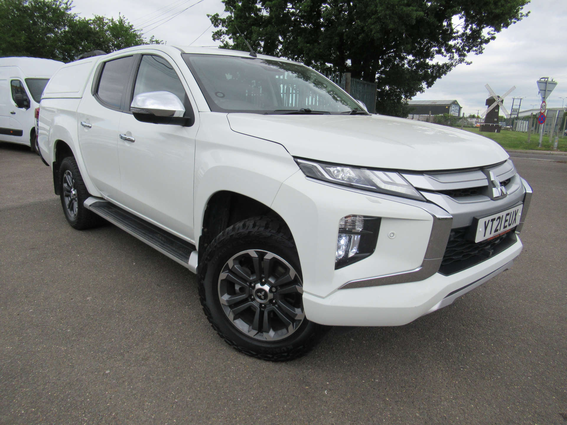 MITSUBISHI L200 2.3 L200 Barbarian X DI-D Auto 4WD #28