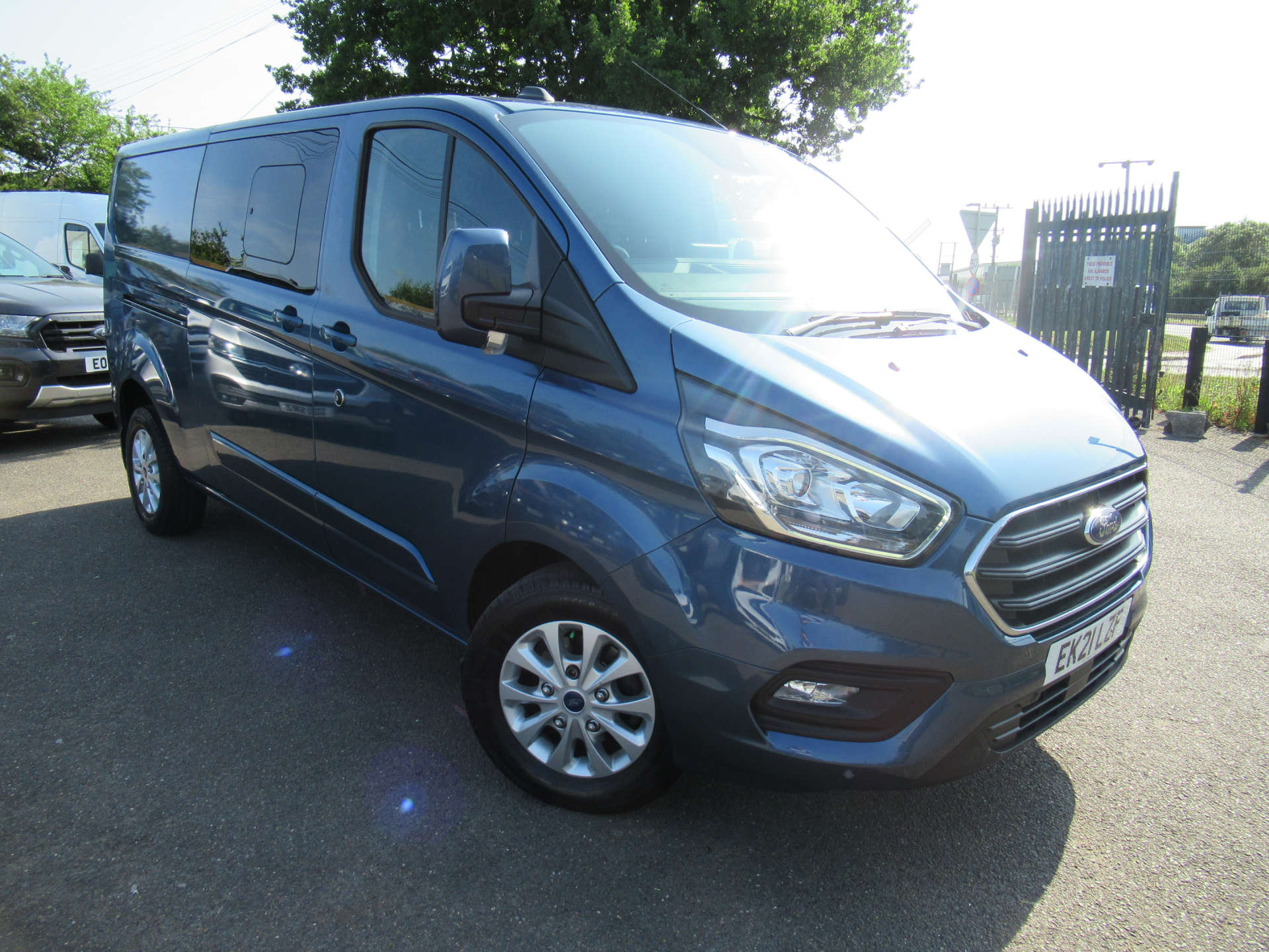 FORD TRANSIT CUSTOM 2.0 AUTO 6 SEATER CREW VAN L2 #32
