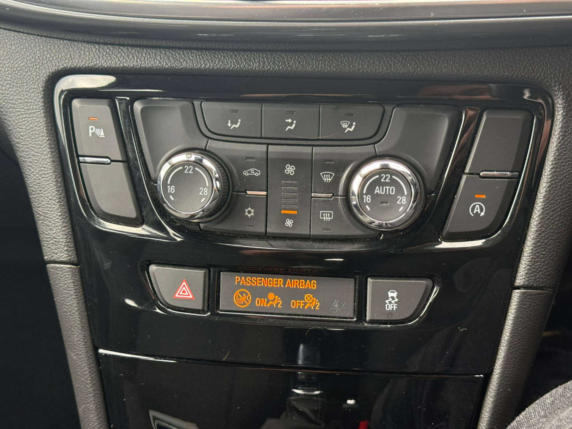 VAUXHALL MOKKA X 1.6 Mokka X Design Nav CDTi S/S 5dr #17