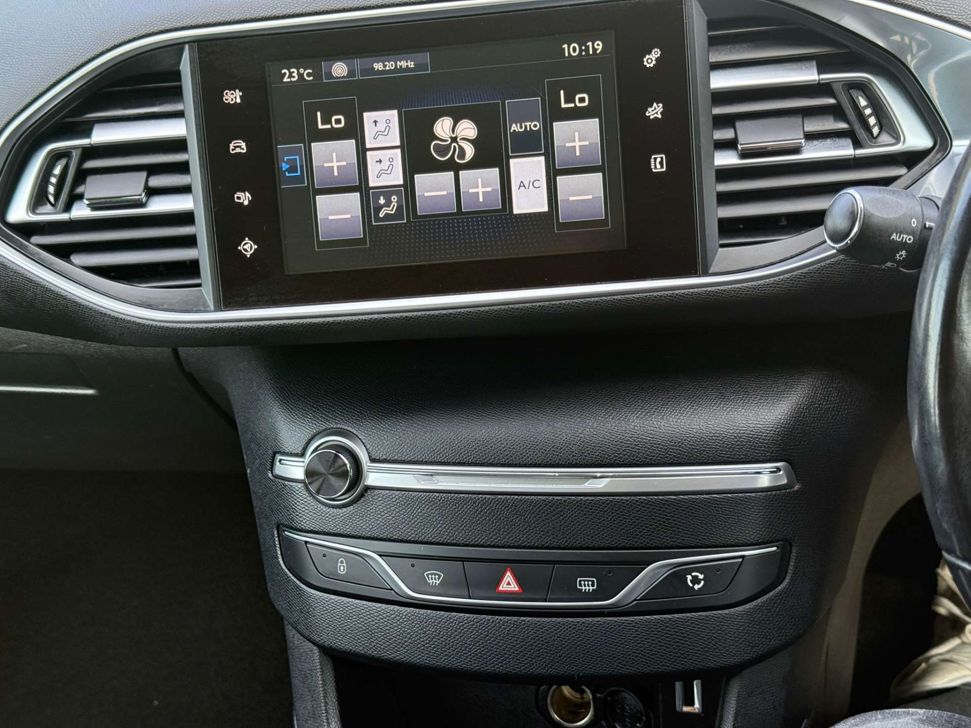 PEUGEOT 308 1.6 308 Allure SW HDi Blue S/S 5dr #17
