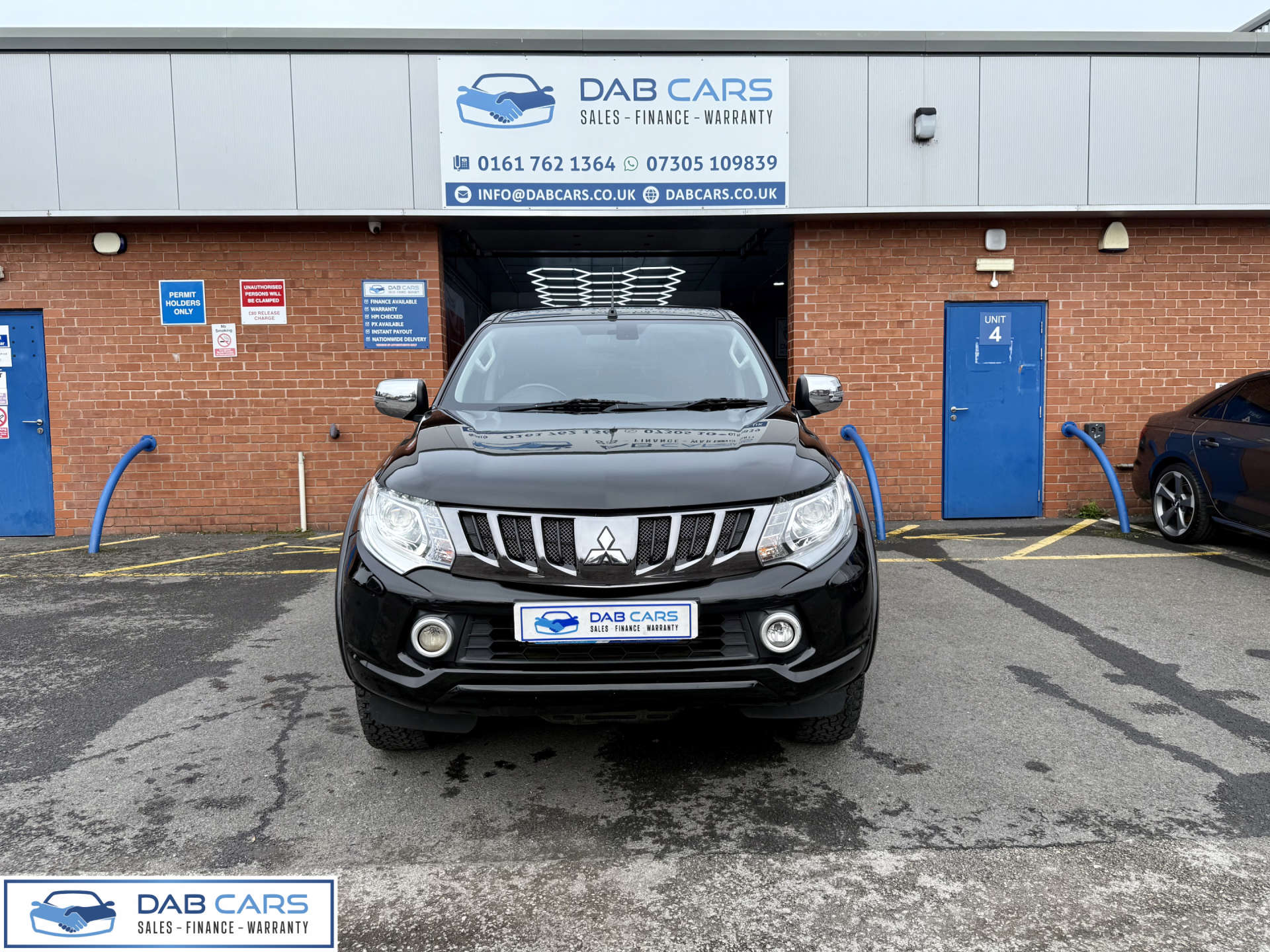 MITSUBISHI L200 2.4 L200 Barbarian DI-D Auto 4WD #1