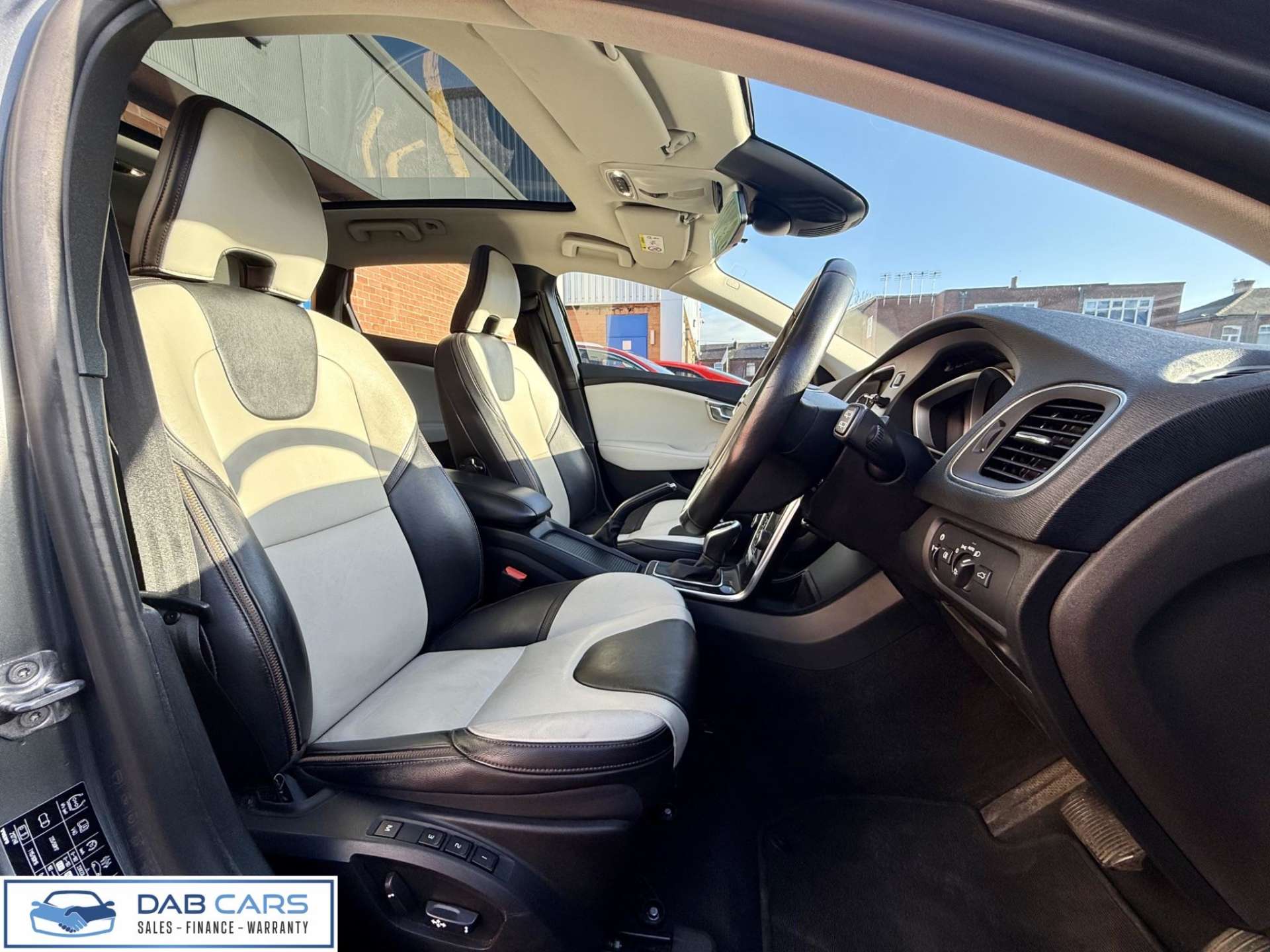 Volvo V40 Cross Country 2.0 T5 Pro Auto AWD Euro 6 (s/s) 5dr #54