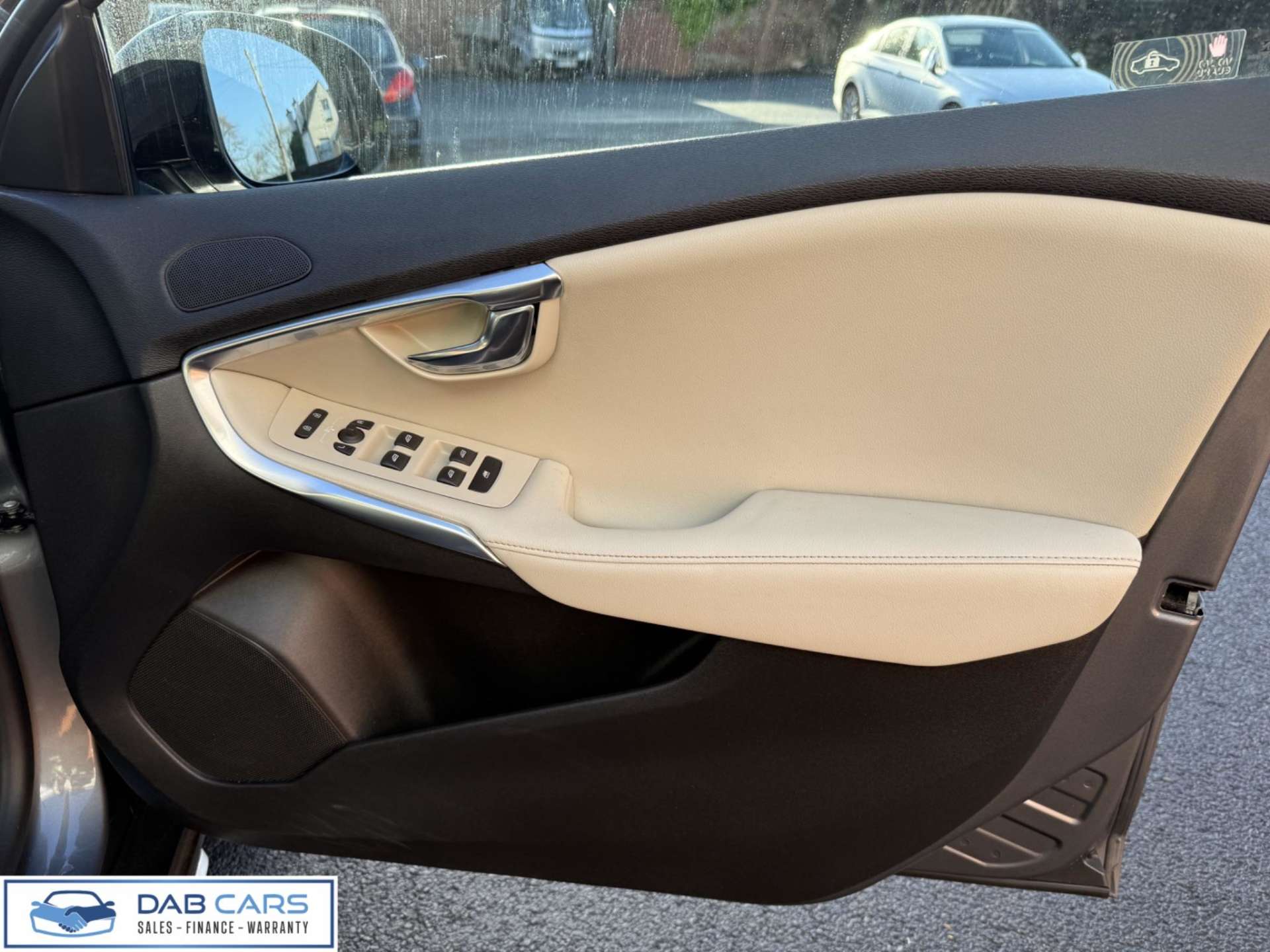 Volvo V40 Cross Country 2.0 T5 Pro Auto AWD Euro 6 (s/s) 5dr #56