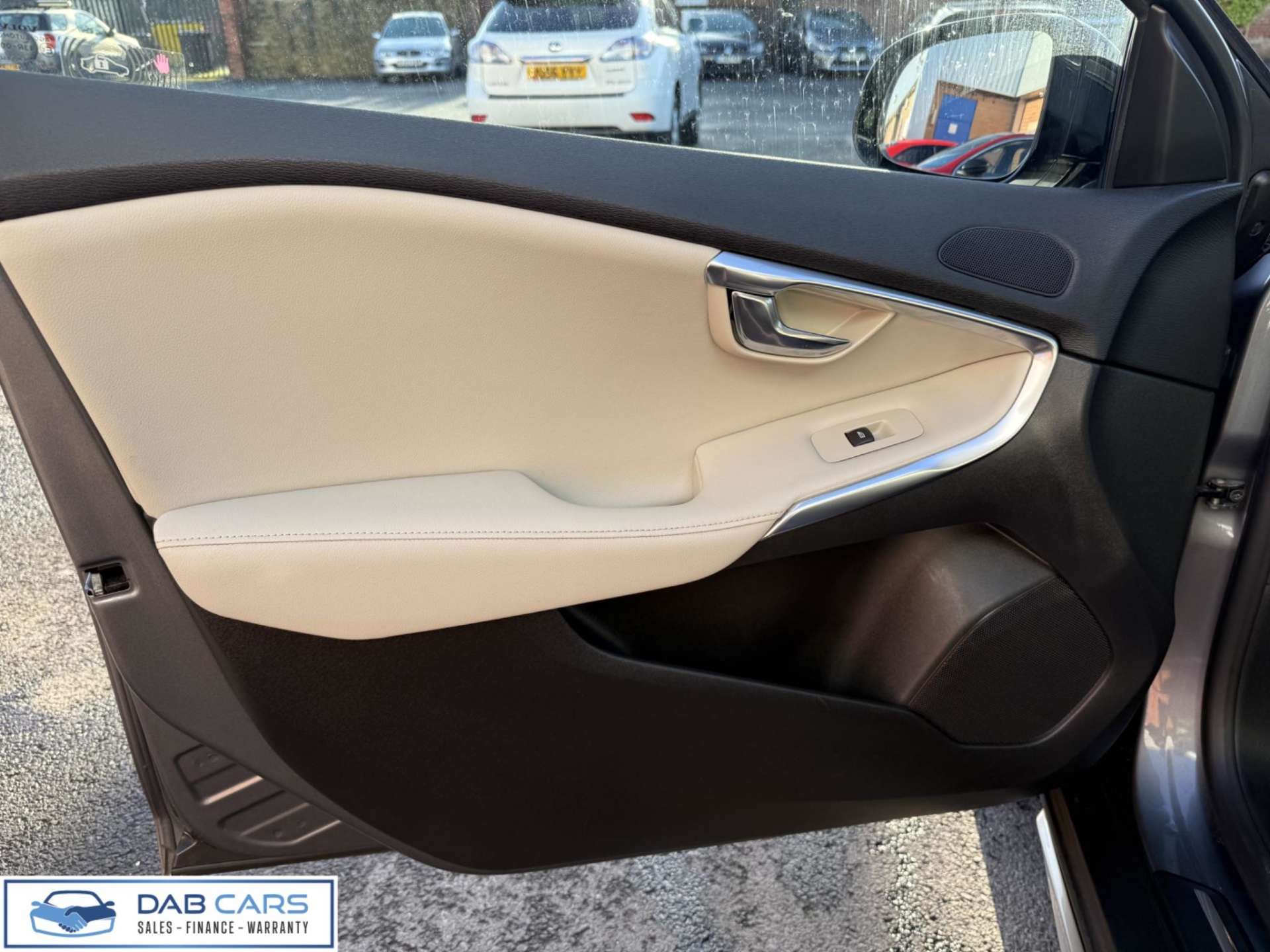 Volvo V40 Cross Country 2.0 T5 Pro Auto AWD Euro 6 (s/s) 5dr #62