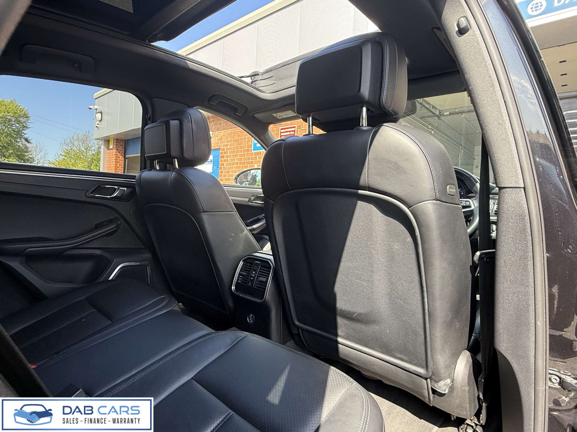 PORSCHE MACAN 2.0 Macan Semi-Auto 4WD 5dr #35