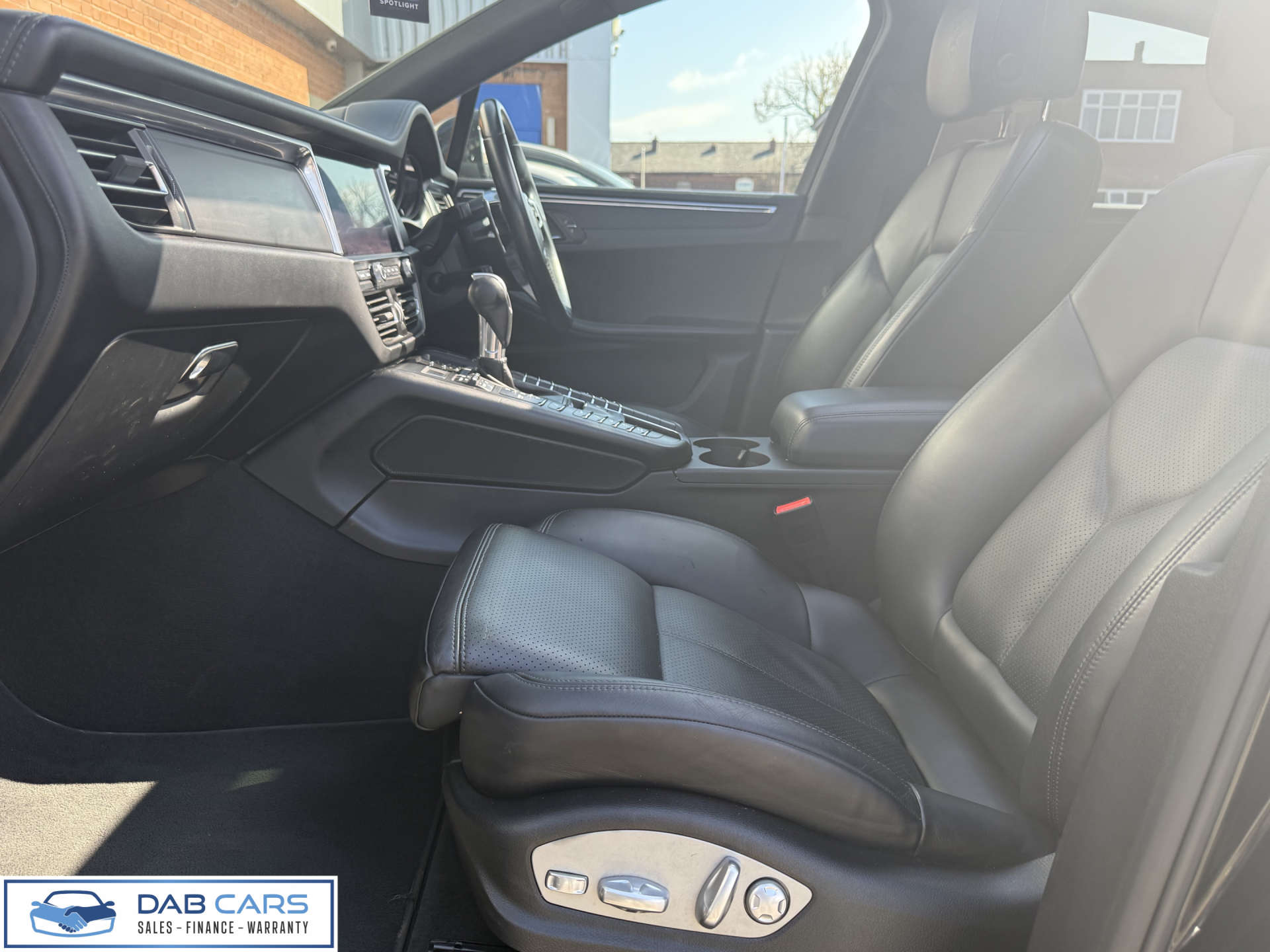 PORSCHE MACAN 2.0 Macan Semi-Auto 4WD 5dr #69