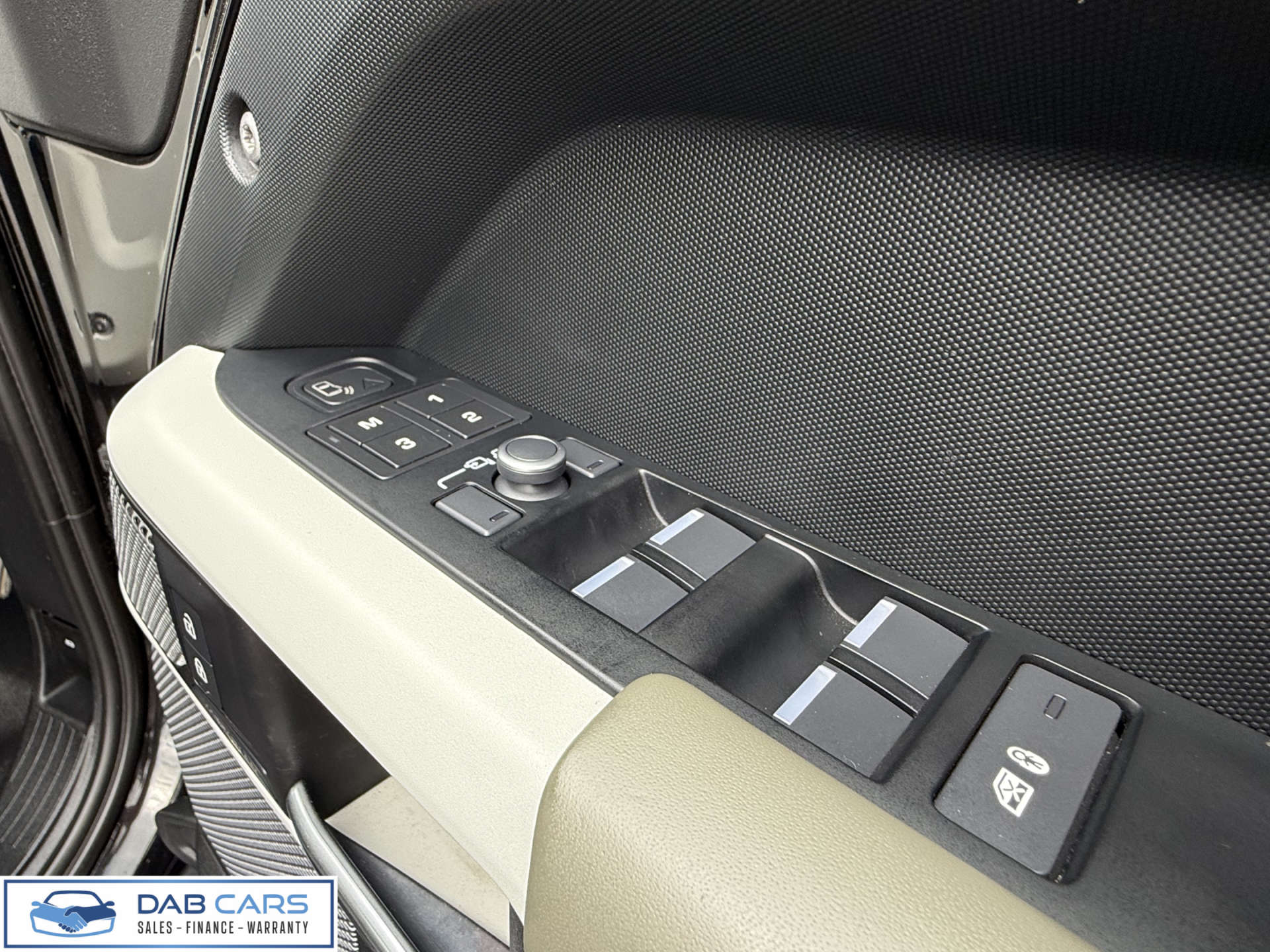 Land Rover DEFENDER 3.0 Defender X-Dynamic HSE D MHEV Auto 4WD 5dr #31