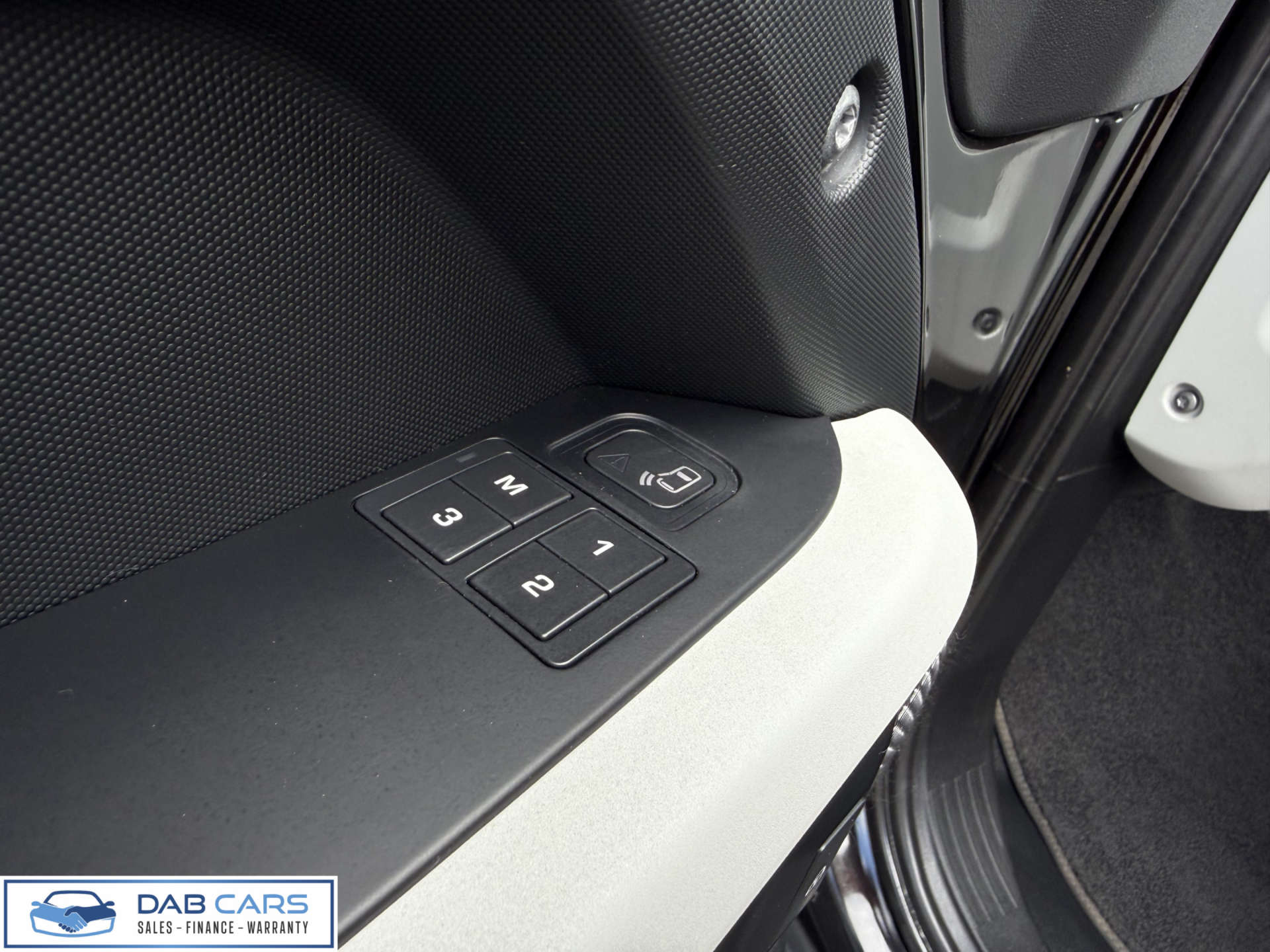 Land Rover DEFENDER 3.0 Defender X-Dynamic HSE D MHEV Auto 4WD 5dr #33