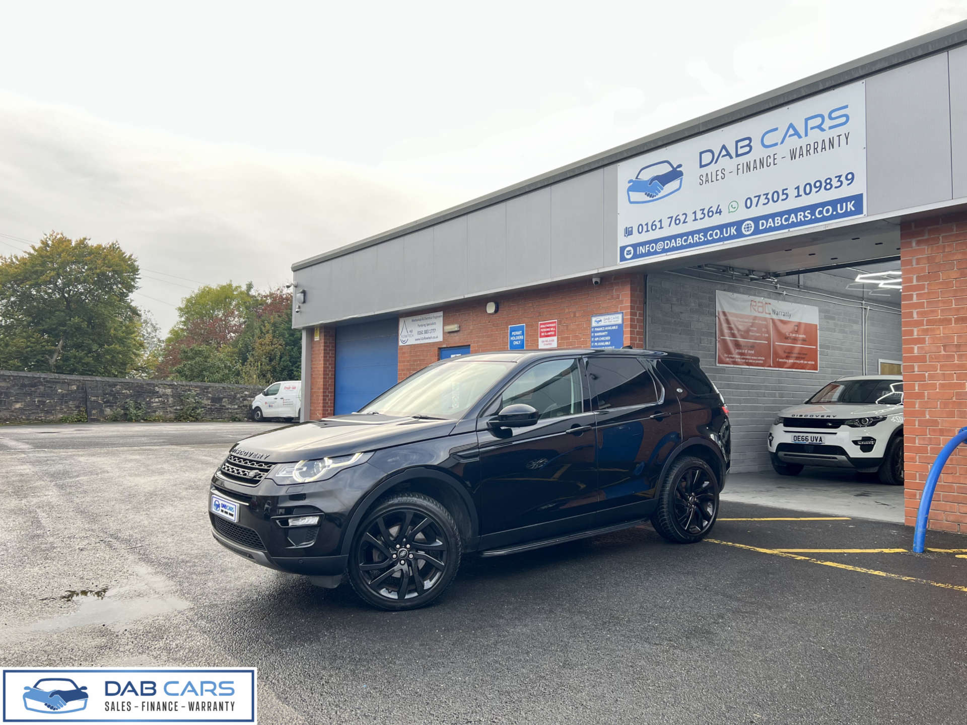 Land Rover Discovery Sport 2.0 Discovery Sport Black HSE TD4 Auto 4WD 5dr #1