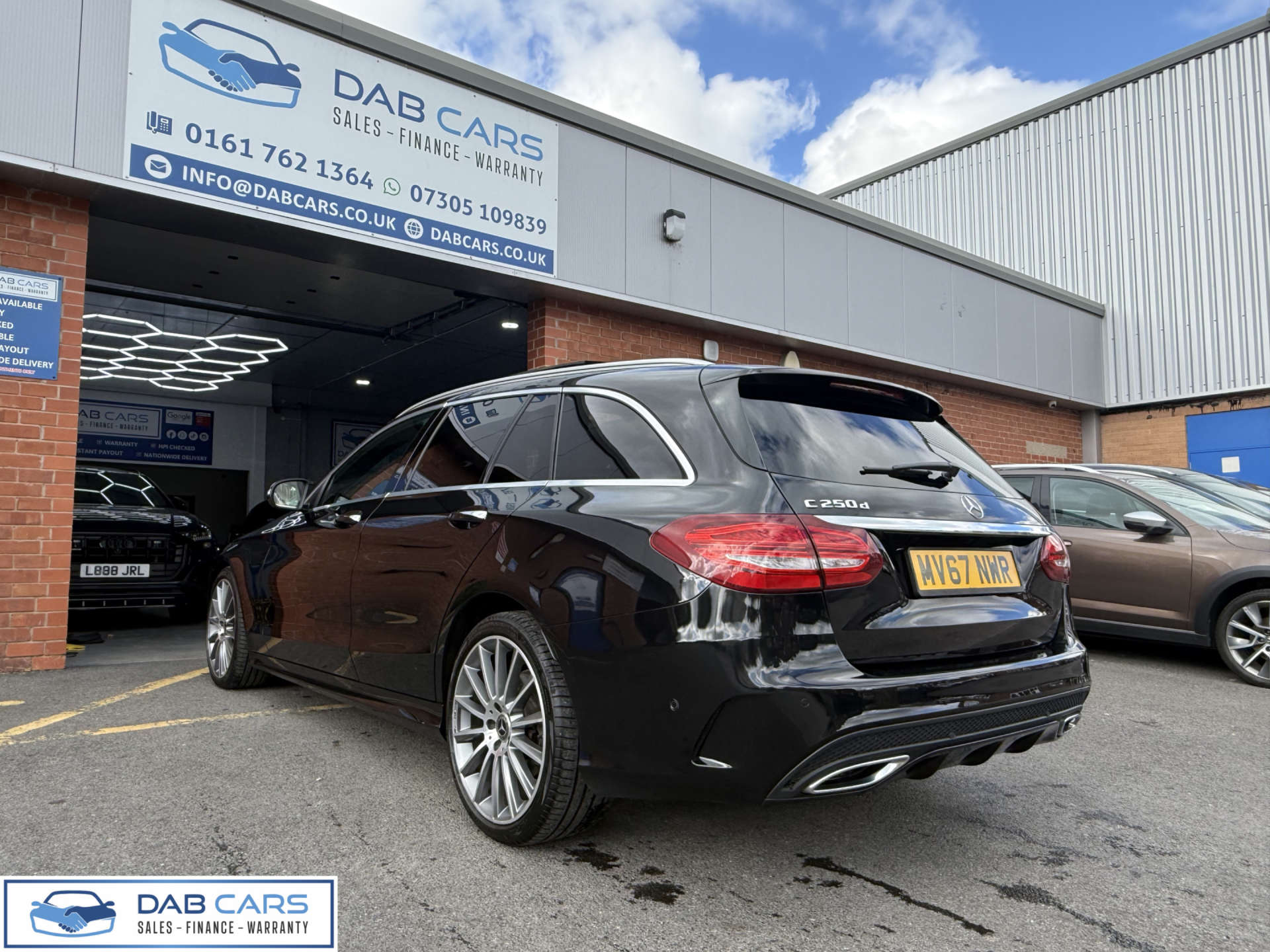 Mercedes-Benz C-CLASS 2.1 C 250 AMG Line Premium+ D Auto 5dr #1