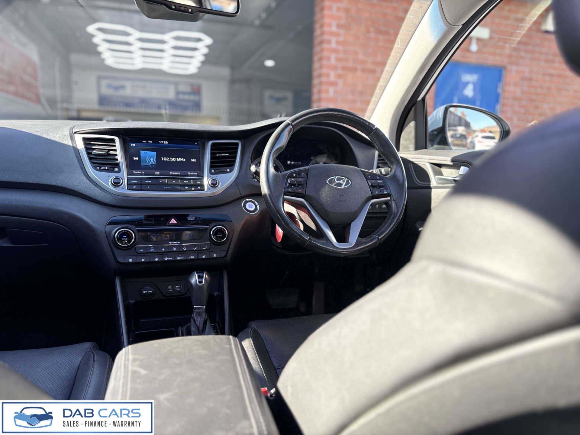 Hyundai TUCSON 1.7 Tucson Premium SE Blue Drive 2WD CRDi Semi-Auto 5dr #29