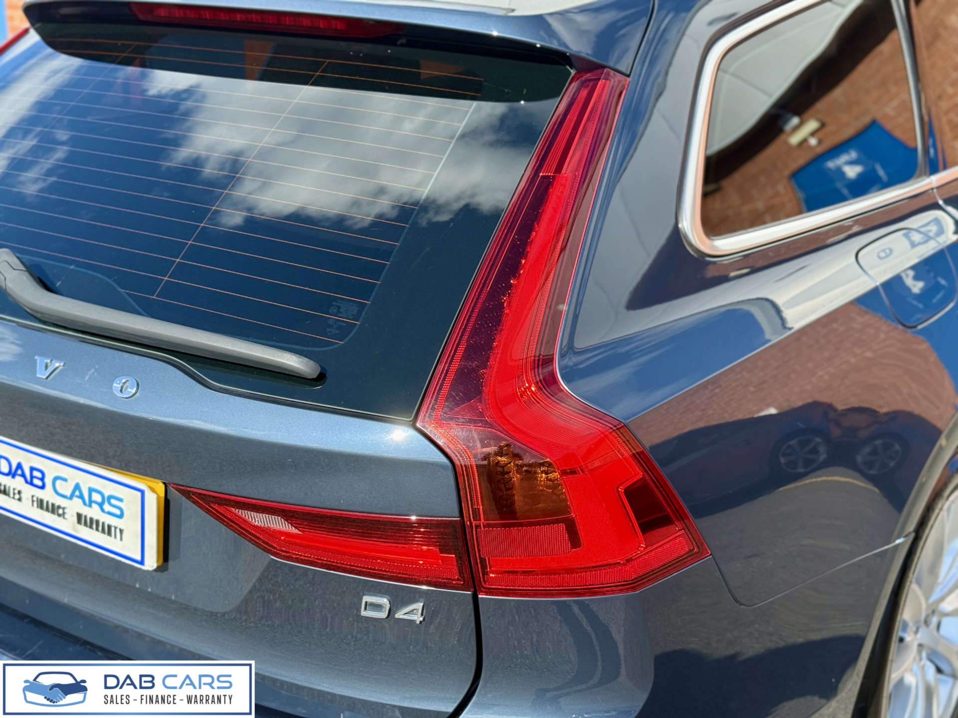 Volvo V90 2.0 V90 Momentum+ D4 Auto 5dr #40