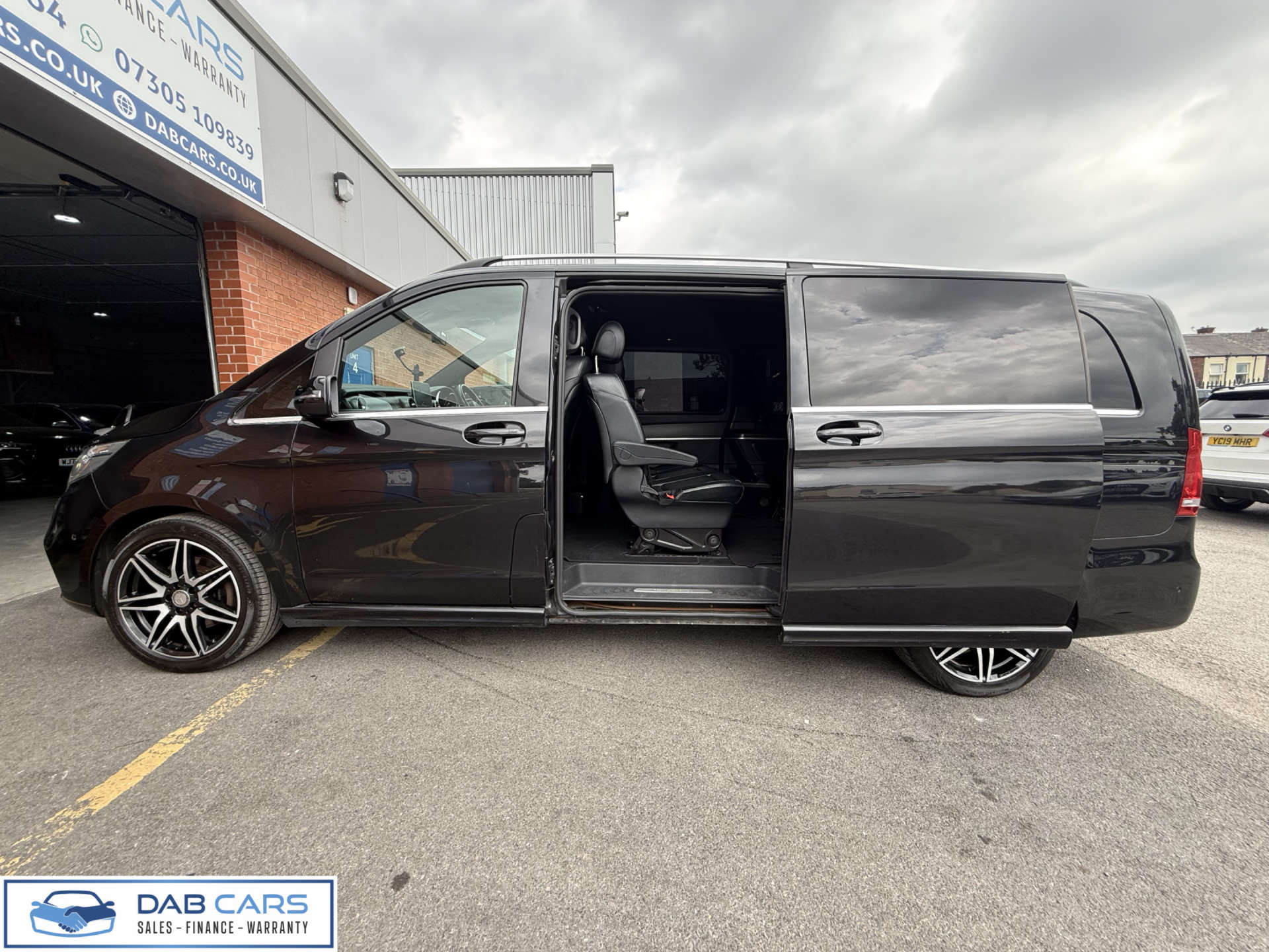 Mercedes-Benz V-CLASS 2.1 V 250 D AMG Line Auto 5dr #30