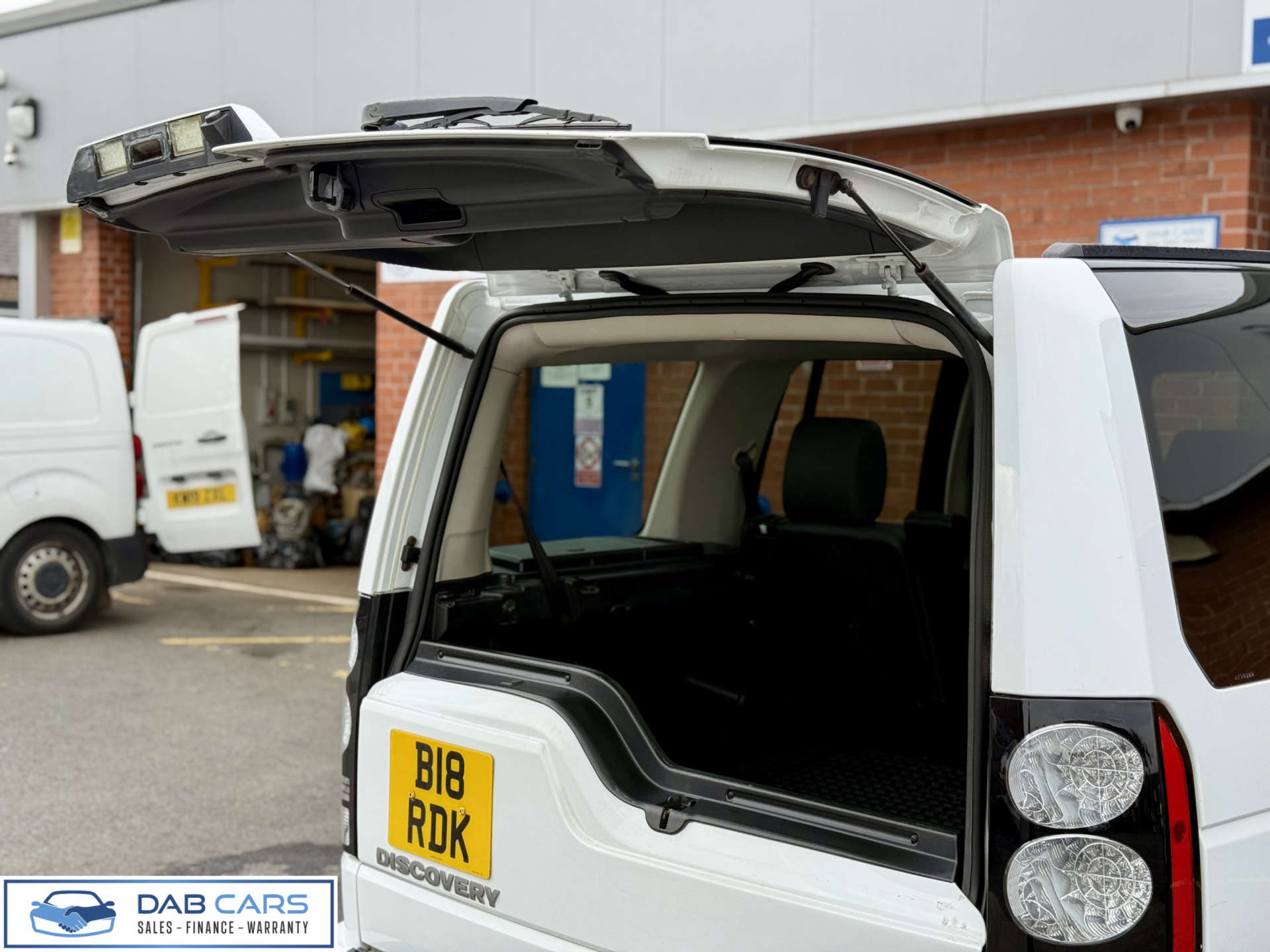 Land Rover Discovery 3.0 Discovery HSE SDV6 Auto 4WD 5dr #48