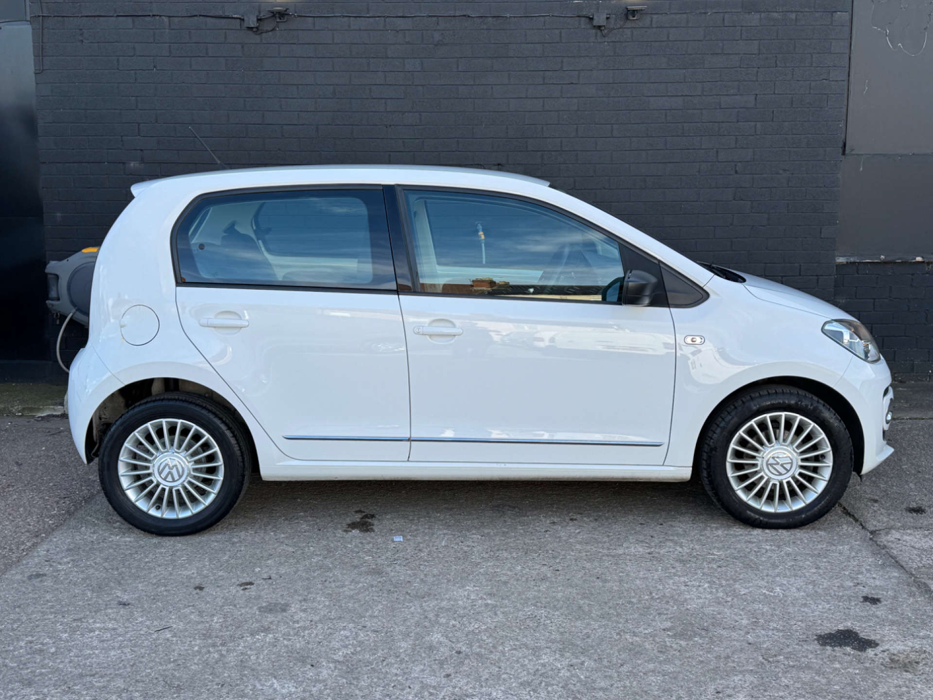 VOLKSWAGEN UP! 1.0 High Up 5dr #8