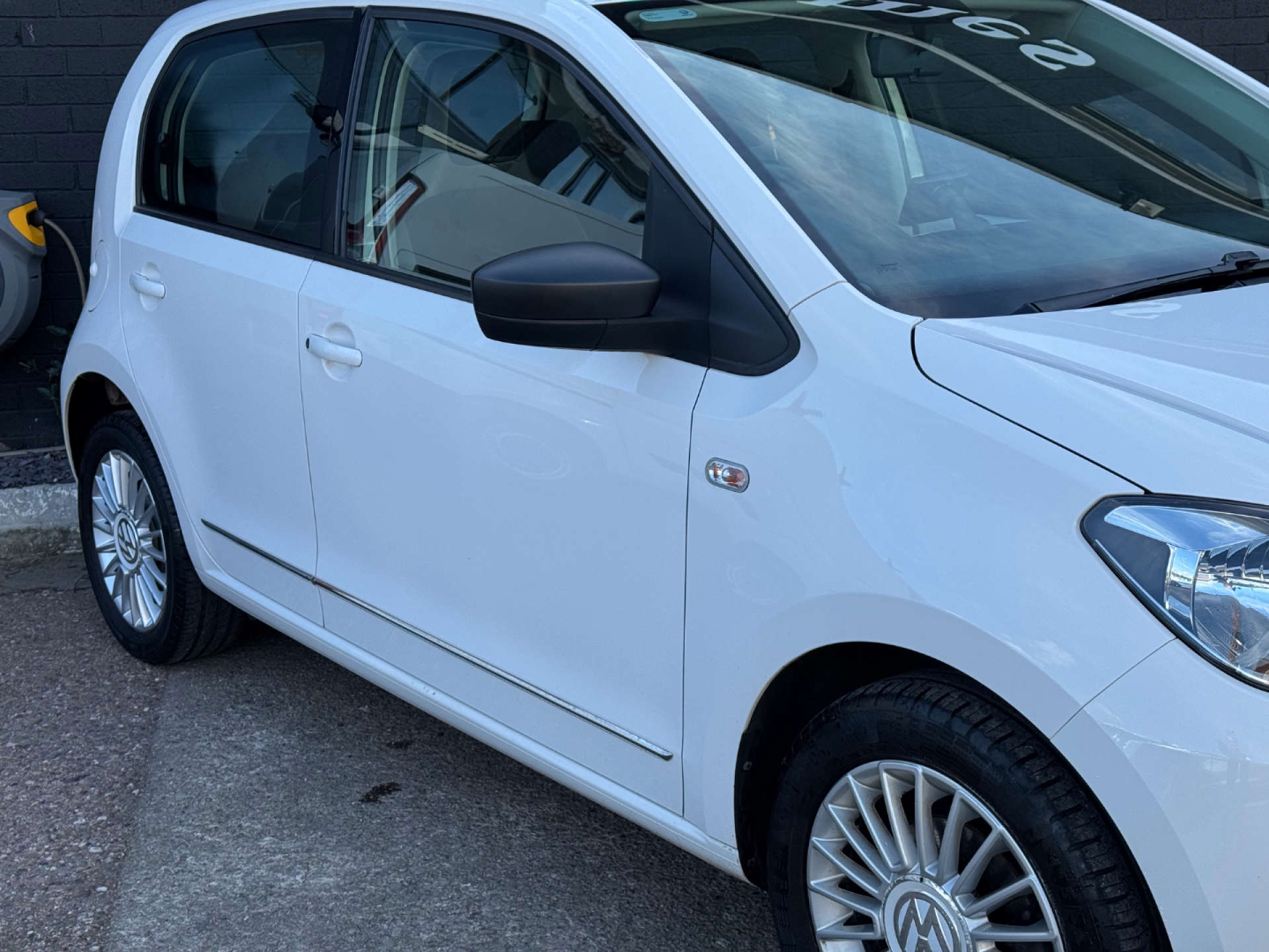 VOLKSWAGEN UP! 1.0 High Up 5dr #9