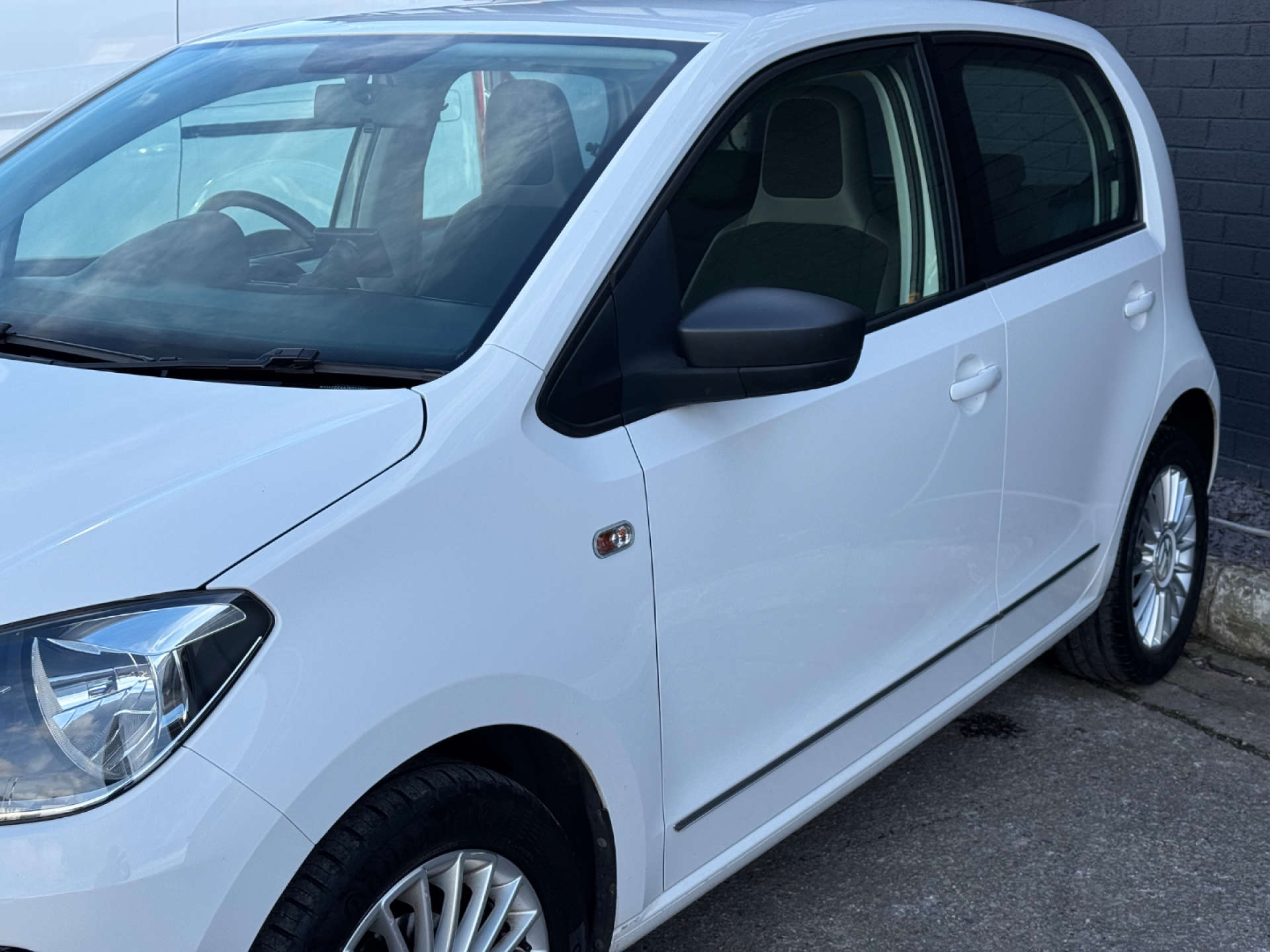 VOLKSWAGEN UP! 1.0 High Up 5dr #10