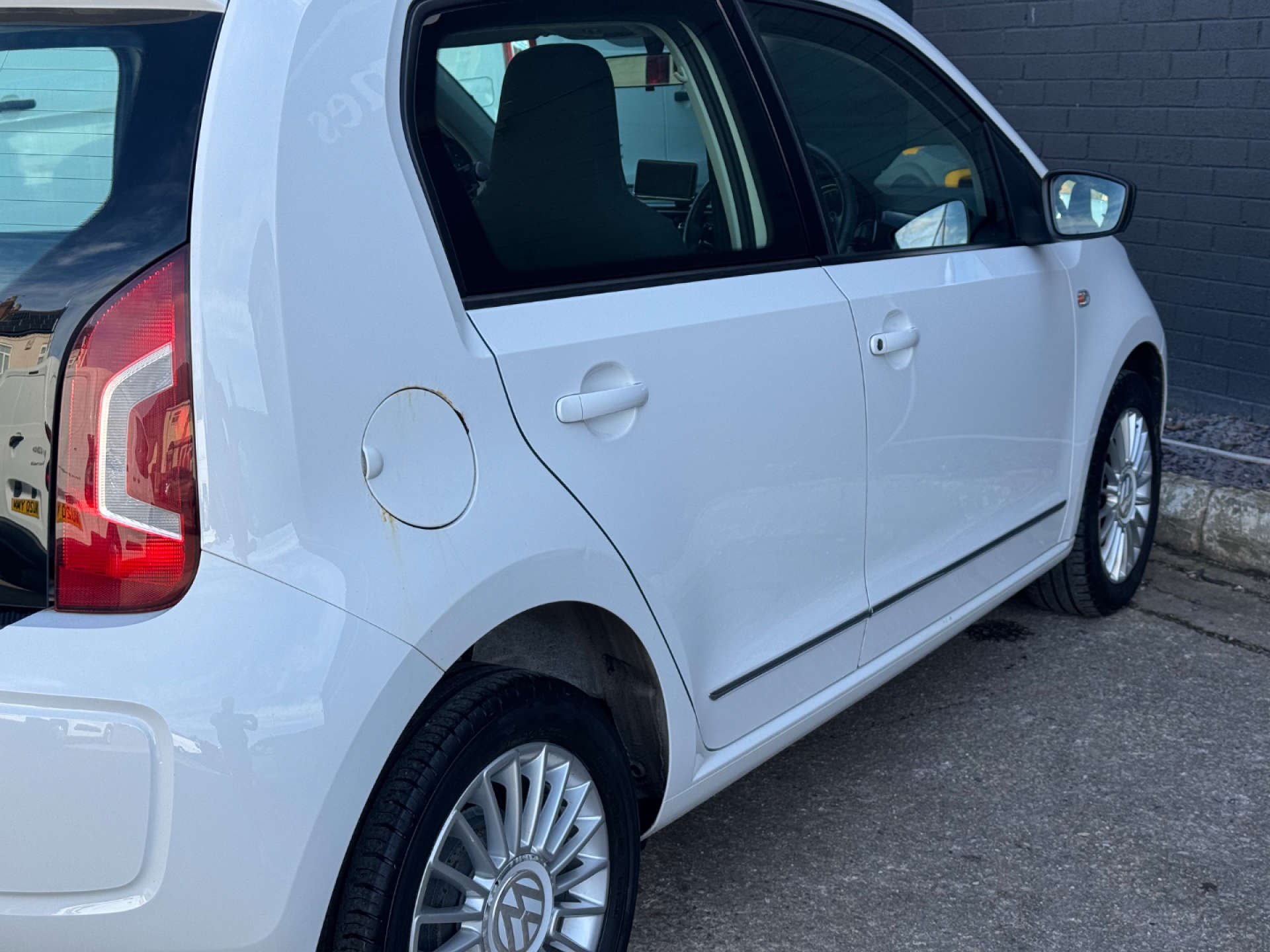 VOLKSWAGEN UP! 1.0 High Up 5dr #12