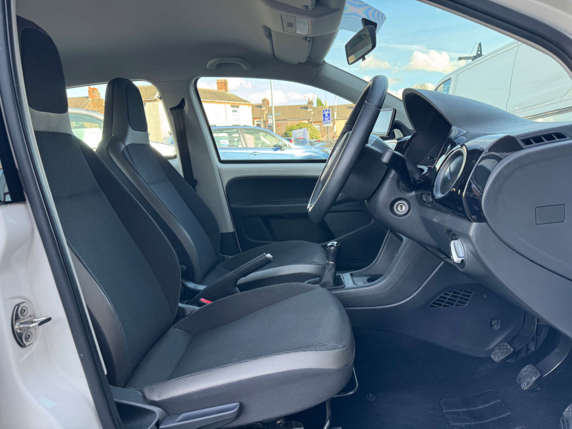 VOLKSWAGEN UP! 1.0 High Up 5dr #23