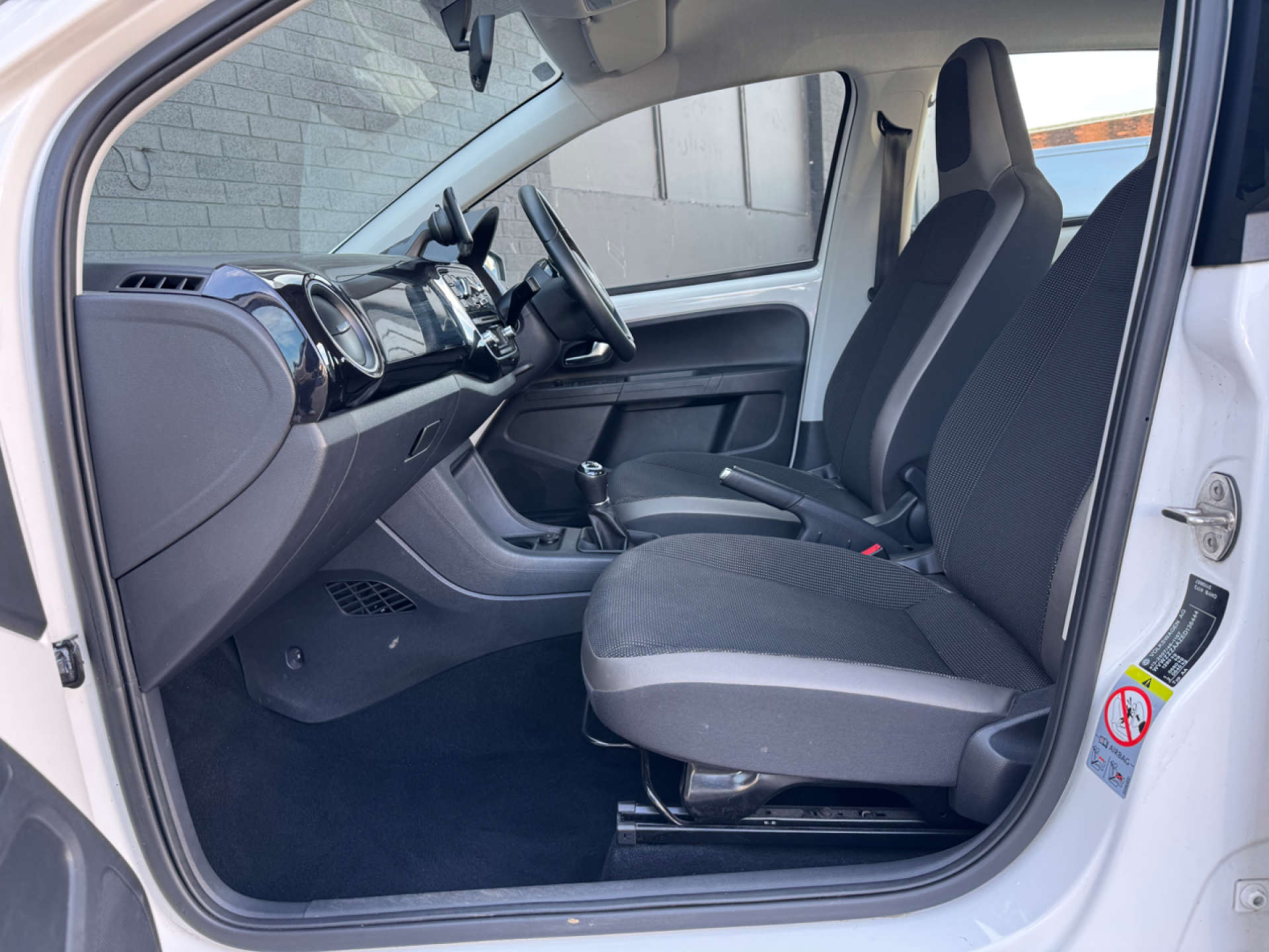 VOLKSWAGEN UP! 1.0 High Up 5dr #24