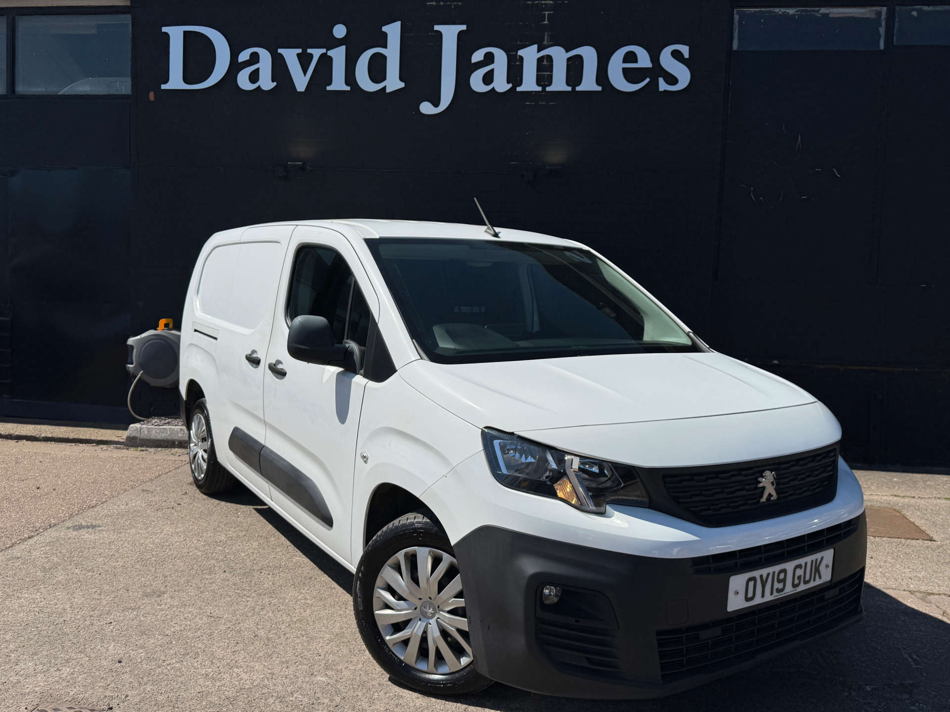 PEUGEOT PARTNER 1.6 Blue HDi 950 Professional Long Crew Van Double Cab 6dr Diesel Manual LWB Euro 6 (100 bhp)