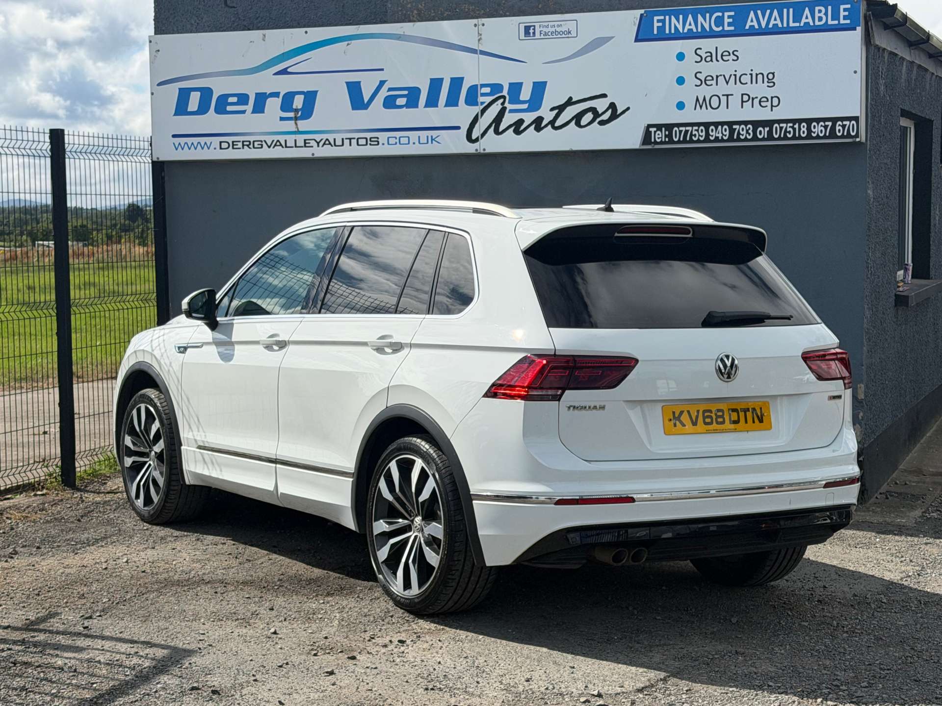2018 VOLKSWAGEN TIGUAN 2.0 Tiguan R-Line TDI 4Motion Semi-Auto 4WD 5dr - vehicle photo 5 for sale on PureCar