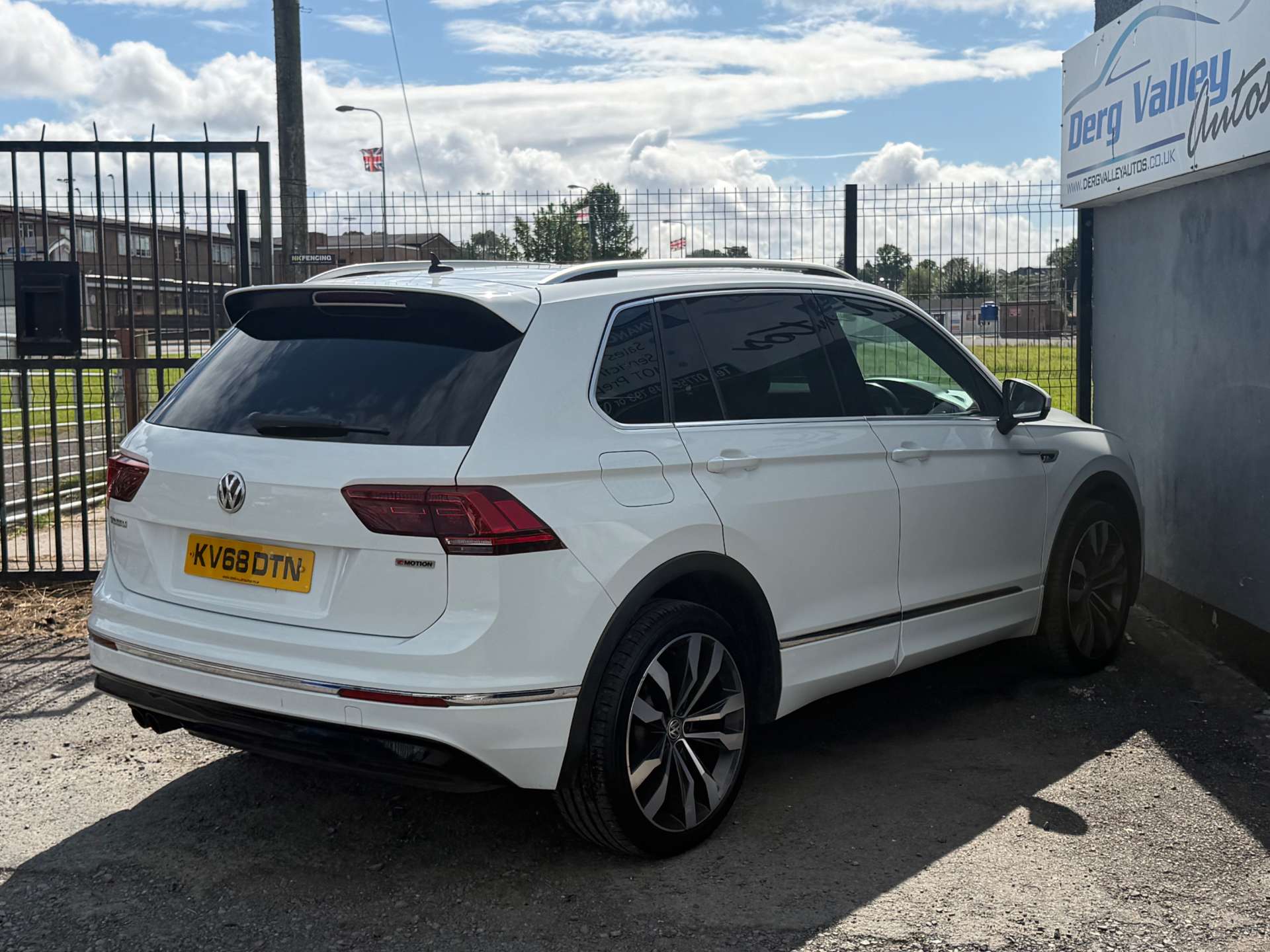 2018 VOLKSWAGEN TIGUAN 2.0 Tiguan R-Line TDI 4Motion Semi-Auto 4WD 5dr - vehicle photo 7 for sale on PureCar