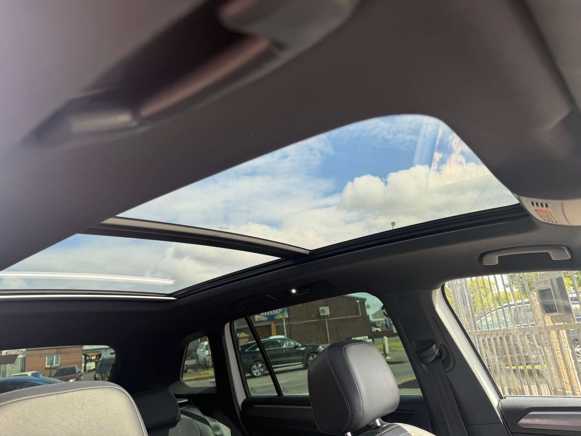 2018 VOLKSWAGEN TIGUAN 2.0 Tiguan R-Line TDI 4Motion Semi-Auto 4WD 5dr - vehicle photo 15 for sale on PureCar
