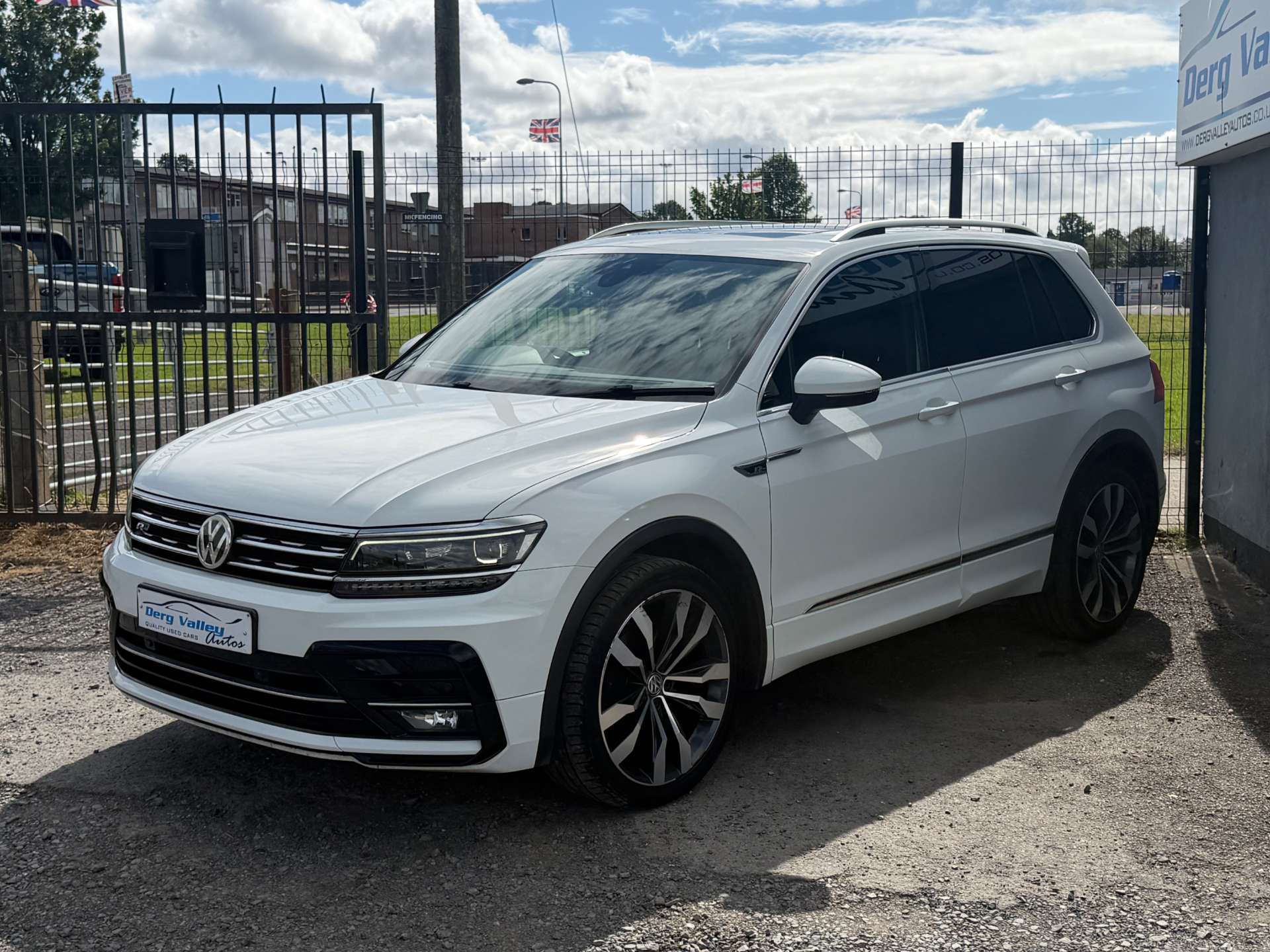 2018 VOLKSWAGEN TIGUAN 2.0 Tiguan R-Line TDI 4Motion Semi-Auto 4WD 5dr - vehicle photo 4 for sale on PureCar
