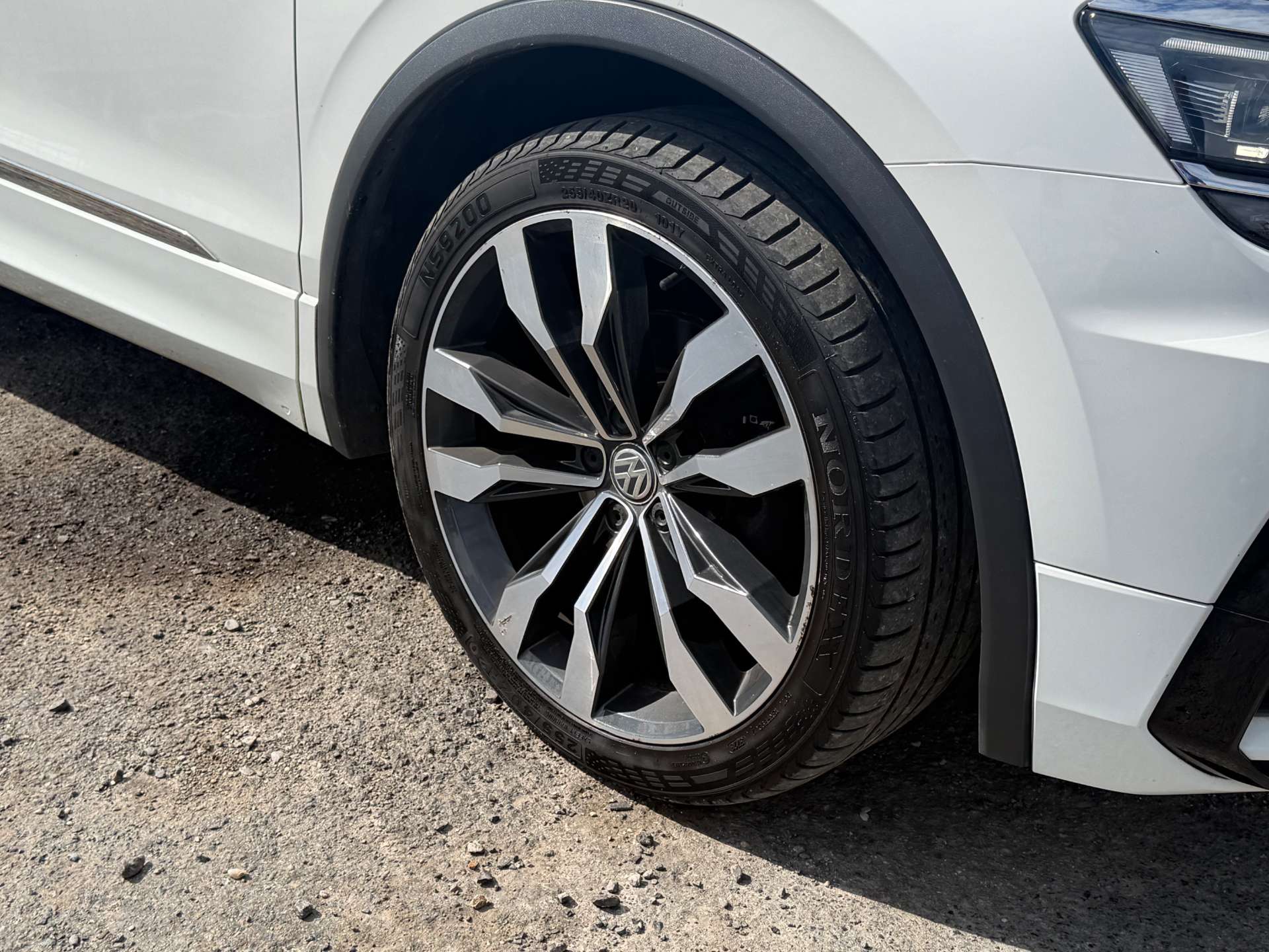 2018 VOLKSWAGEN TIGUAN 2.0 Tiguan R-Line TDI 4Motion Semi-Auto 4WD 5dr - vehicle photo 9 for sale on PureCar