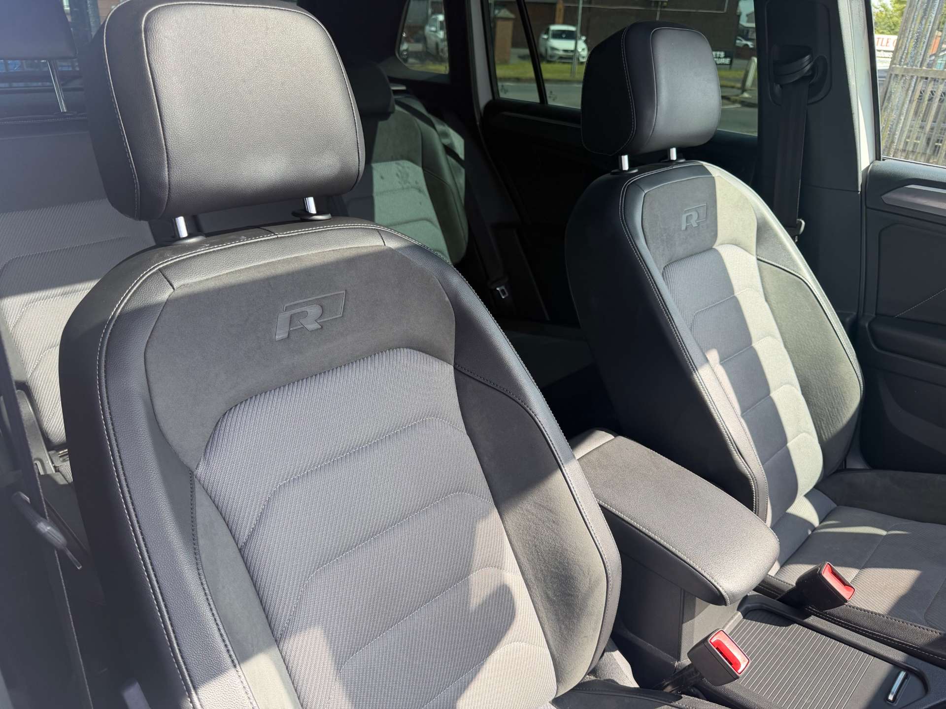 2018 VOLKSWAGEN TIGUAN 2.0 Tiguan R-Line TDI 4Motion Semi-Auto 4WD 5dr - vehicle photo 12 for sale on PureCar