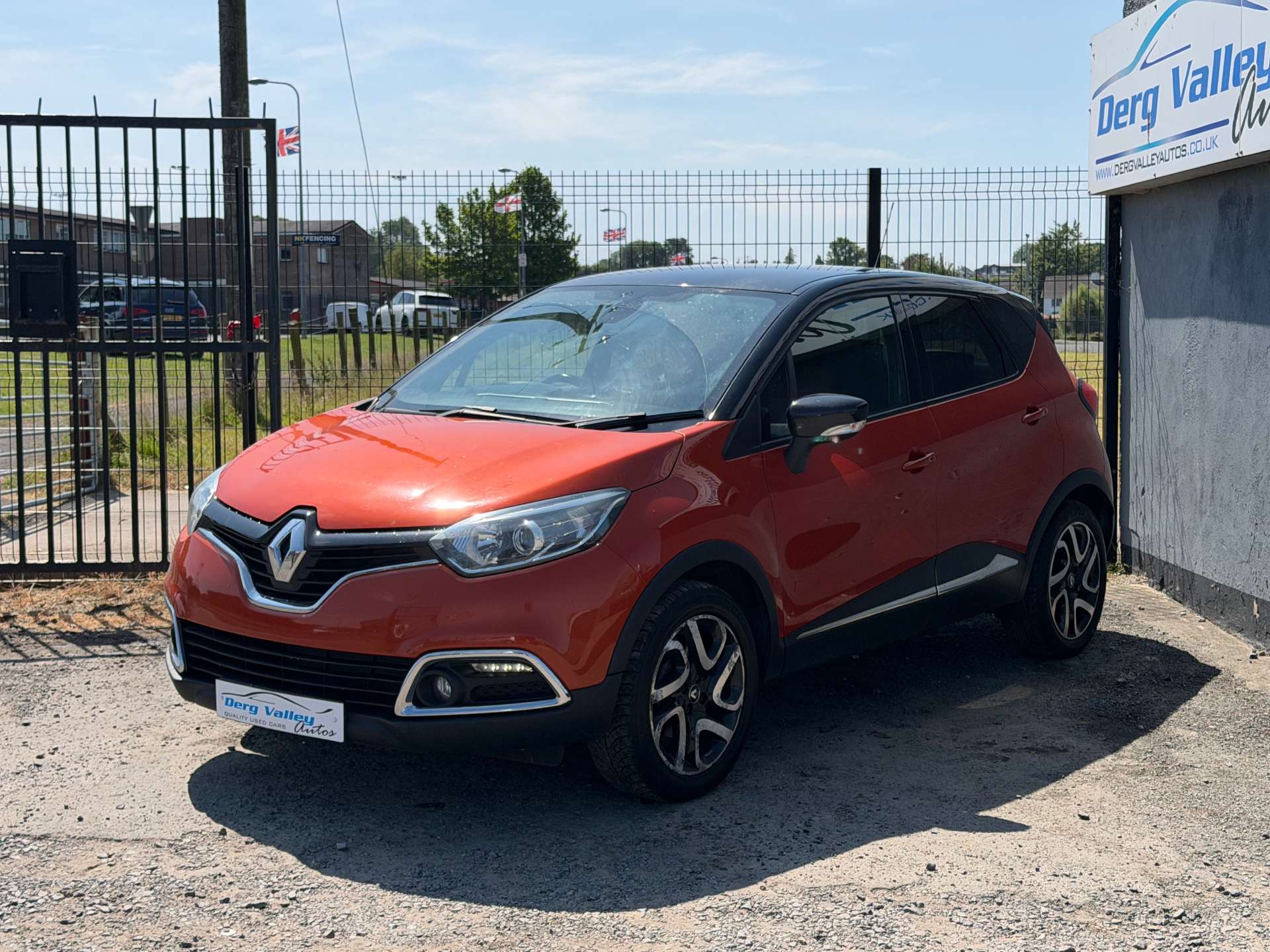 2017 RENAULT CAPTUR 1.5 Captur Dynamique S Nav dCi 5dr - vehicle photo 4 for sale on PureCar