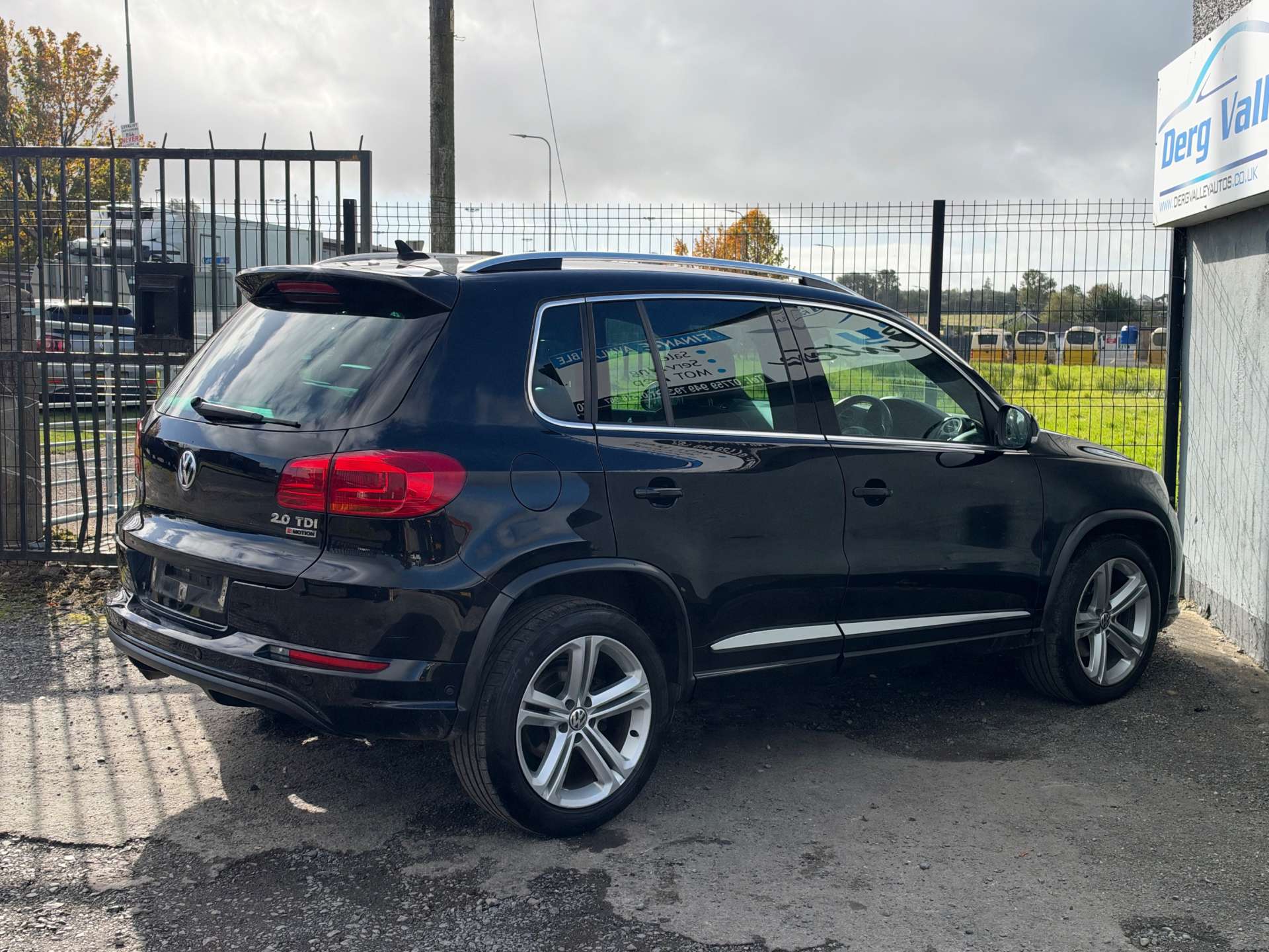 2016 VOLKSWAGEN TIGUAN 2.0 Tiguan R-Line Edition TDI BlueMotion Technology 4Motion Semi-Auto 4WD 5dr - vehicle photo 9 for sale on PureCar