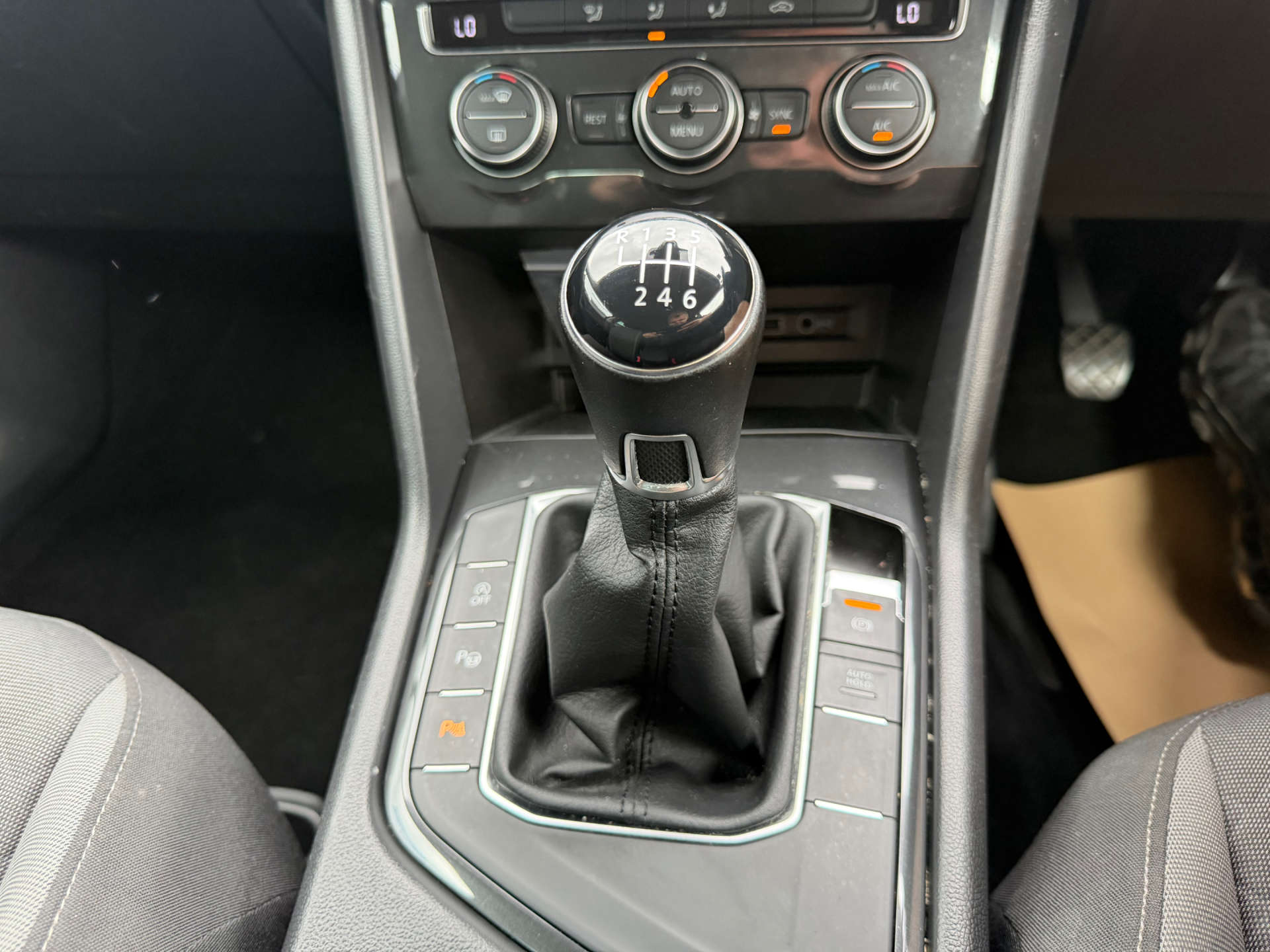 2019 VOLKSWAGEN TIGUAN 2.0 Tiguan Match TDI 5dr - vehicle photo 11 for sale on PureCar