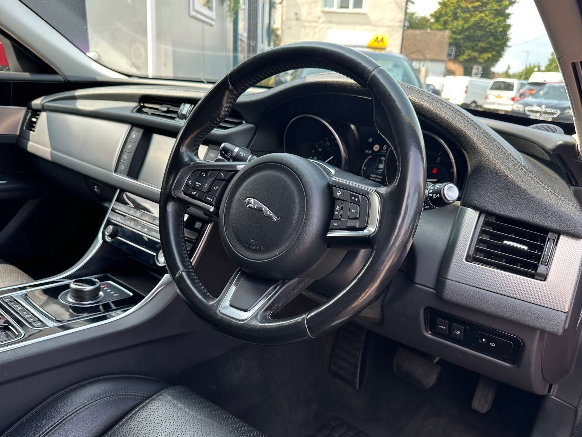 Jaguar XF 2.0 XF Prestige D Auto 5dr #4