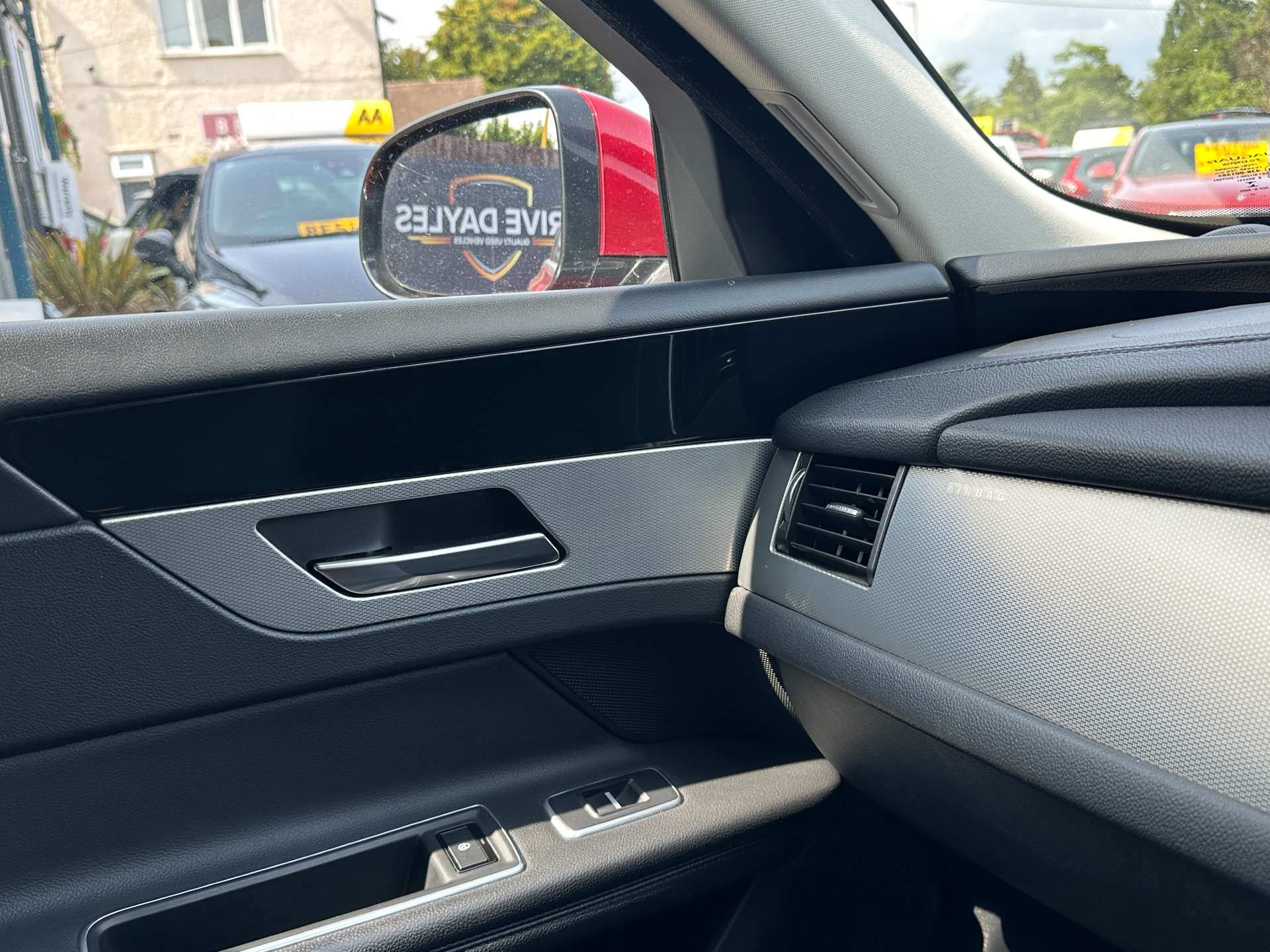 Jaguar XF 2.0 XF Prestige D Auto 5dr #46