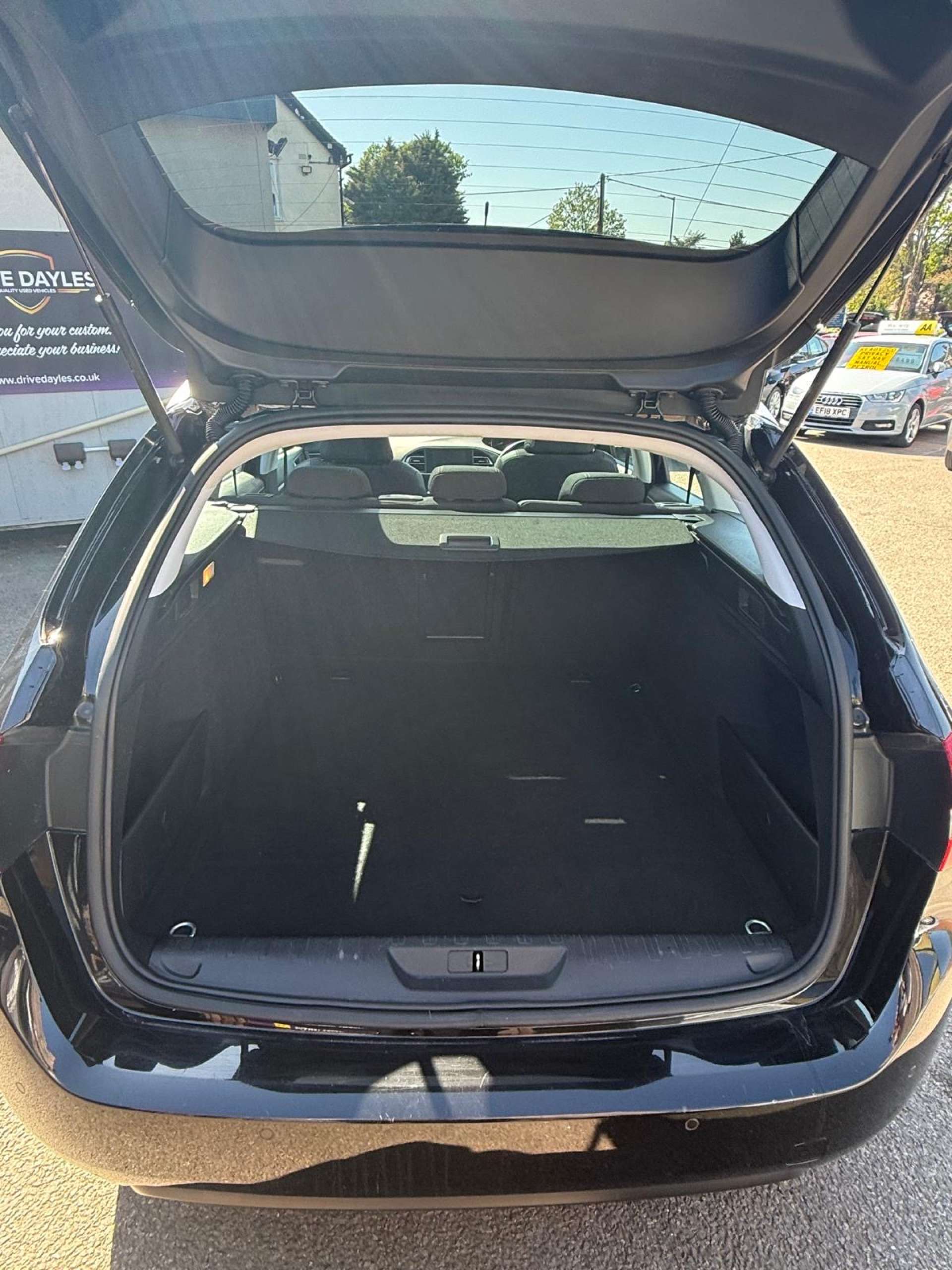 Peugeot 308 1.2 308 Allure S/S 5dr #16