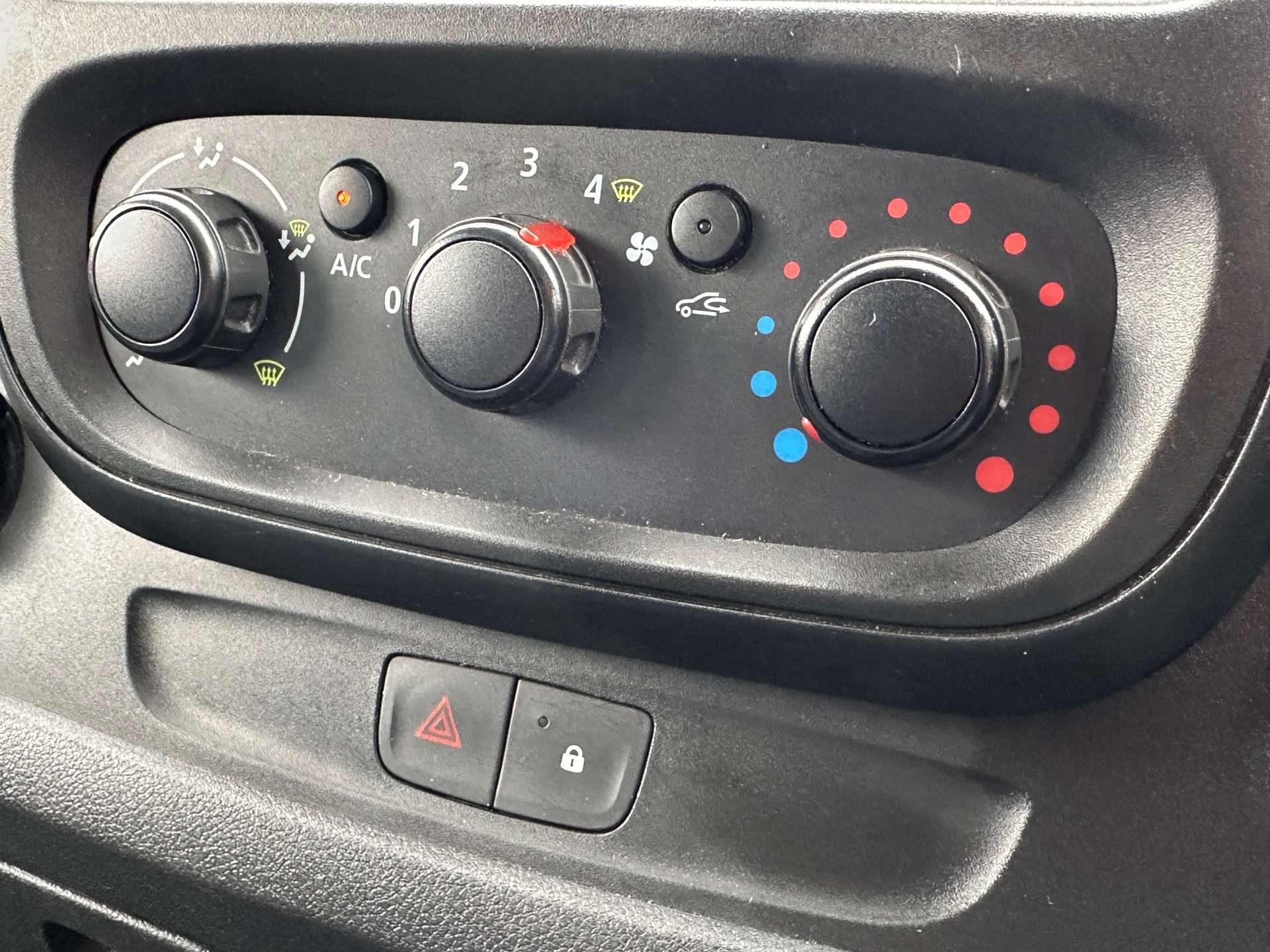 Vauxhall VIVARO COMBI 1.6 Vivaro  Combi CDTi S/S 5dr #35