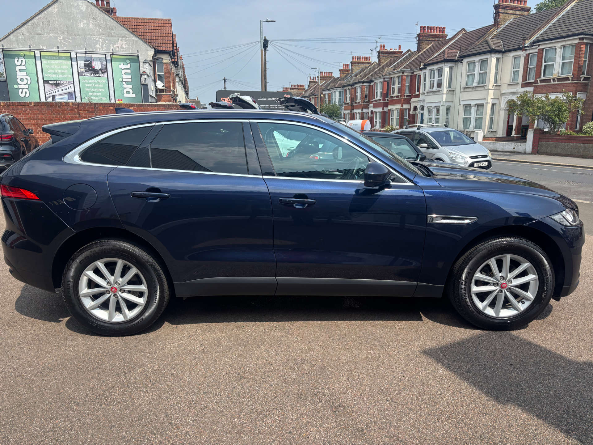 JAGUAR F-PACE 2.0 F-PACE Portfolio AWD D Auto 4WD 5dr #1