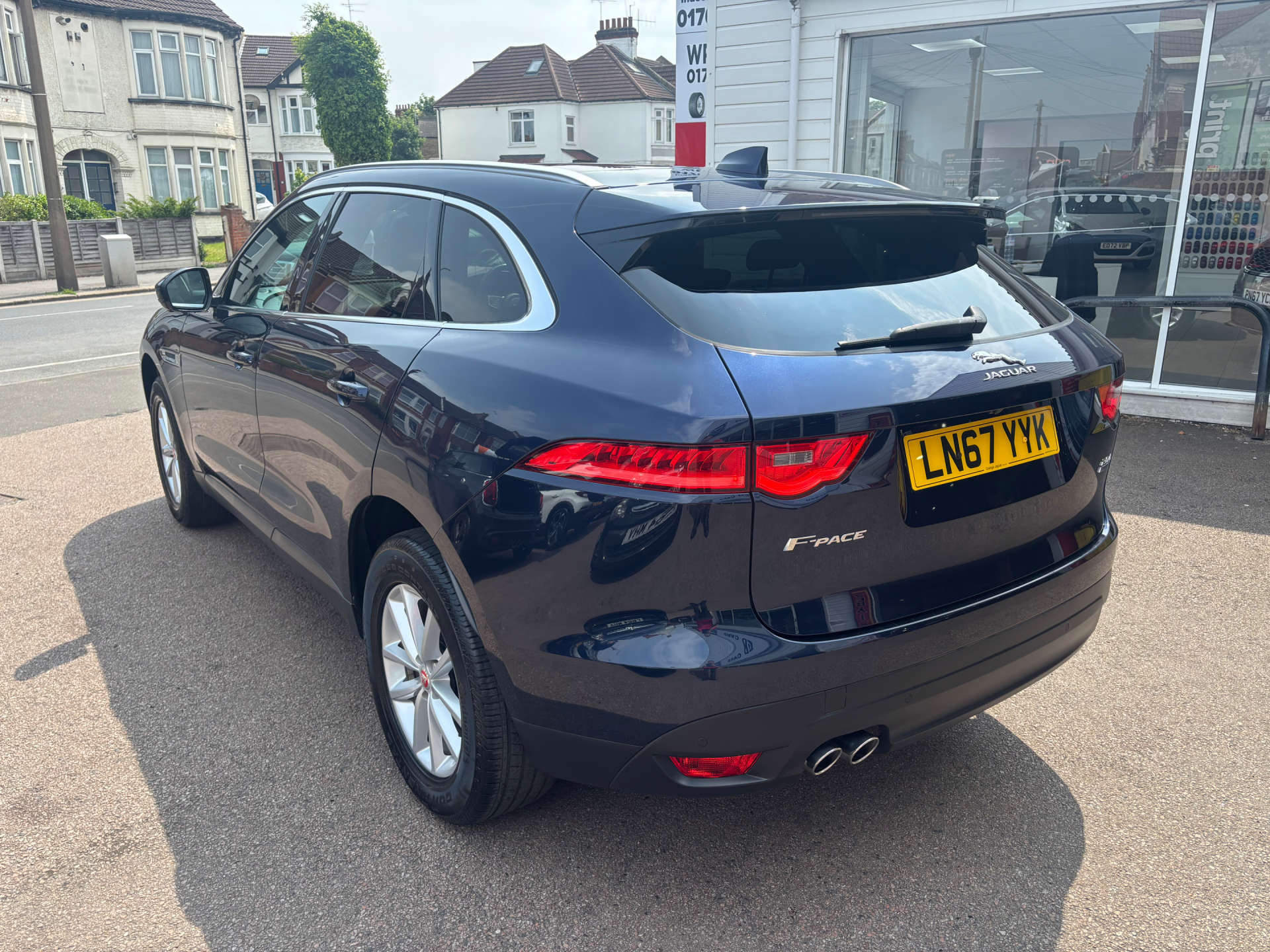 JAGUAR F-PACE 2.0 F-PACE Portfolio AWD D Auto 4WD 5dr #5
