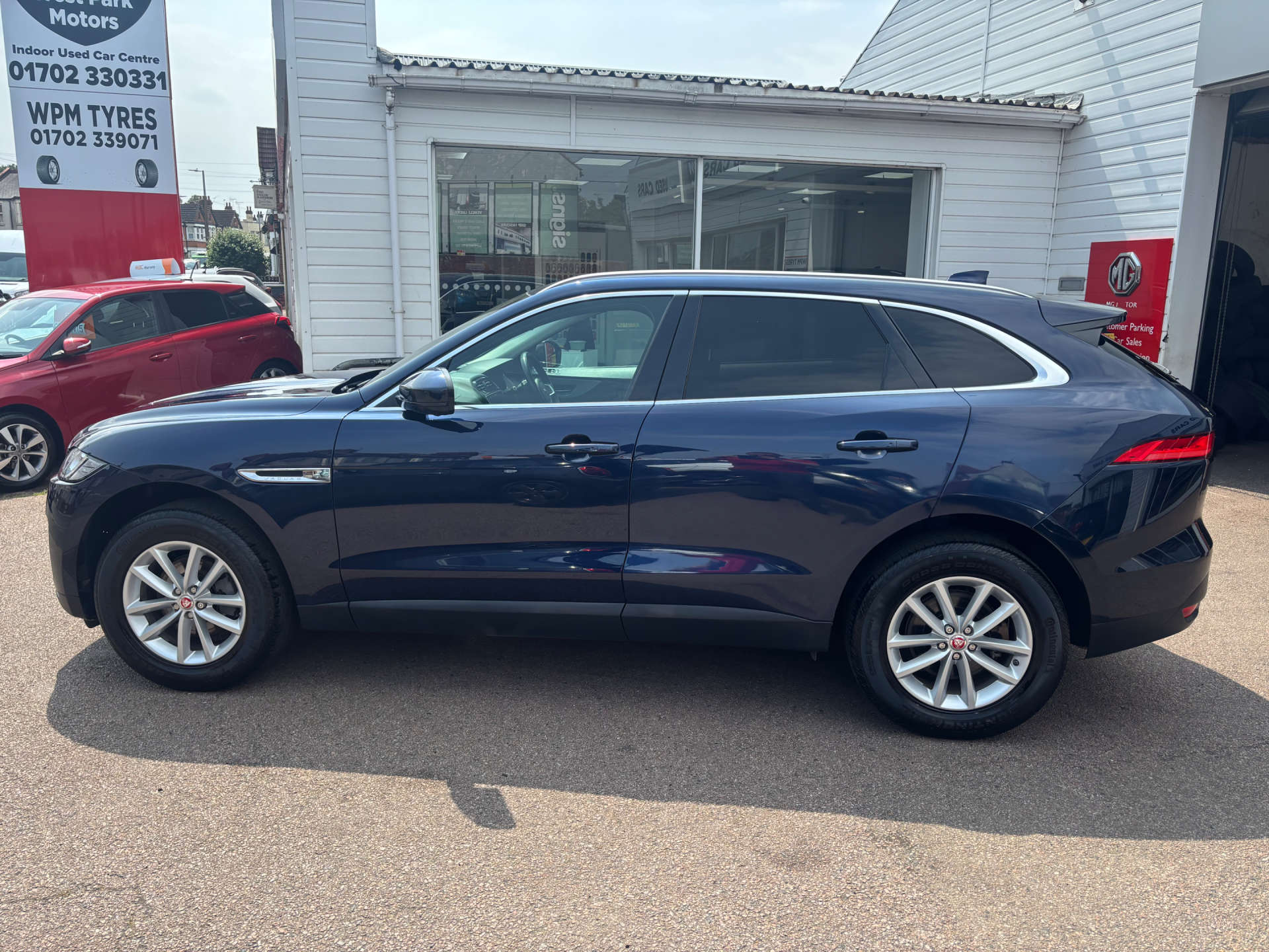 JAGUAR F-PACE 2.0 F-PACE Portfolio AWD D Auto 4WD 5dr #6