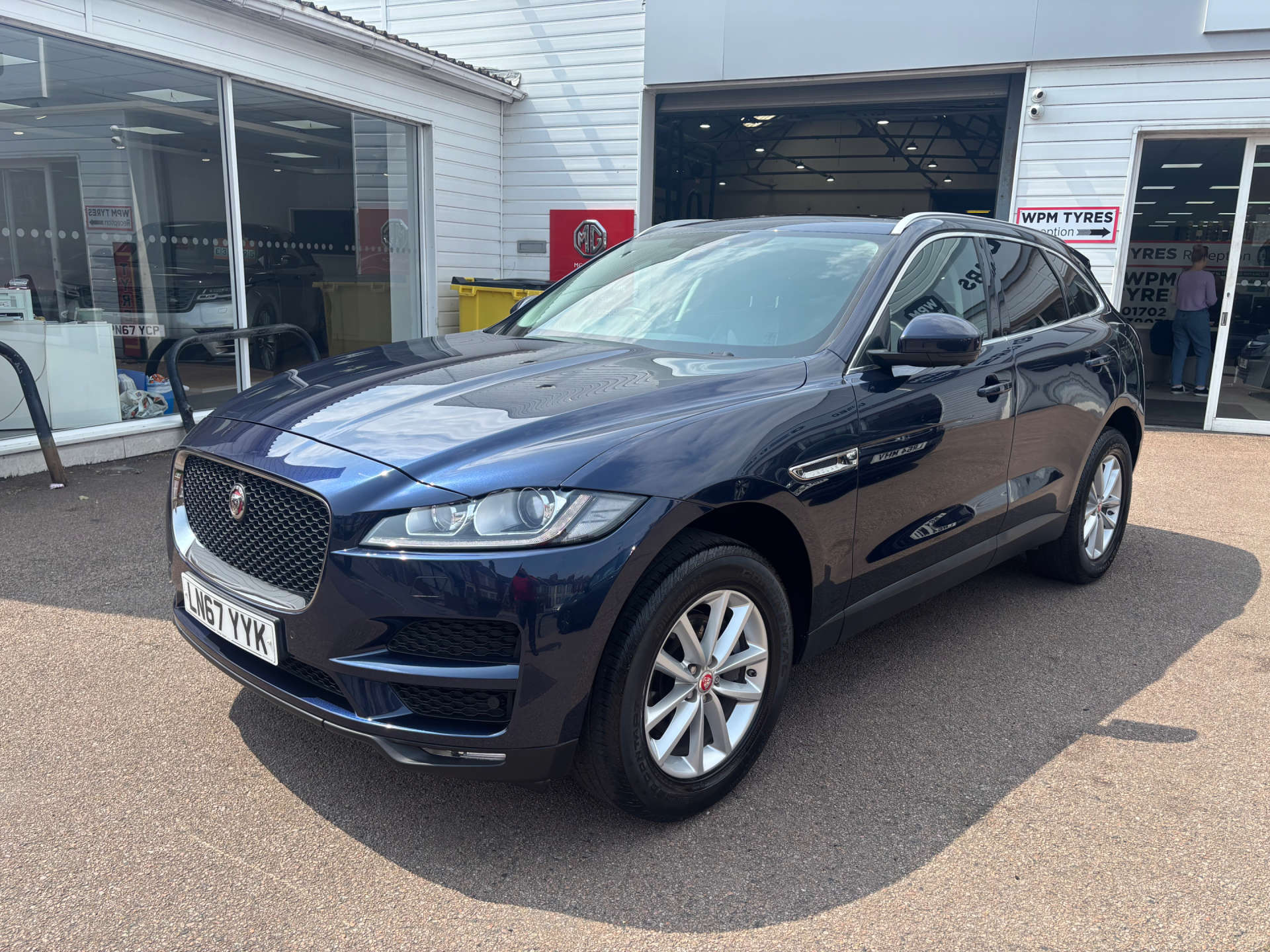 JAGUAR F-PACE 2.0 F-PACE Portfolio AWD D Auto 4WD 5dr #8