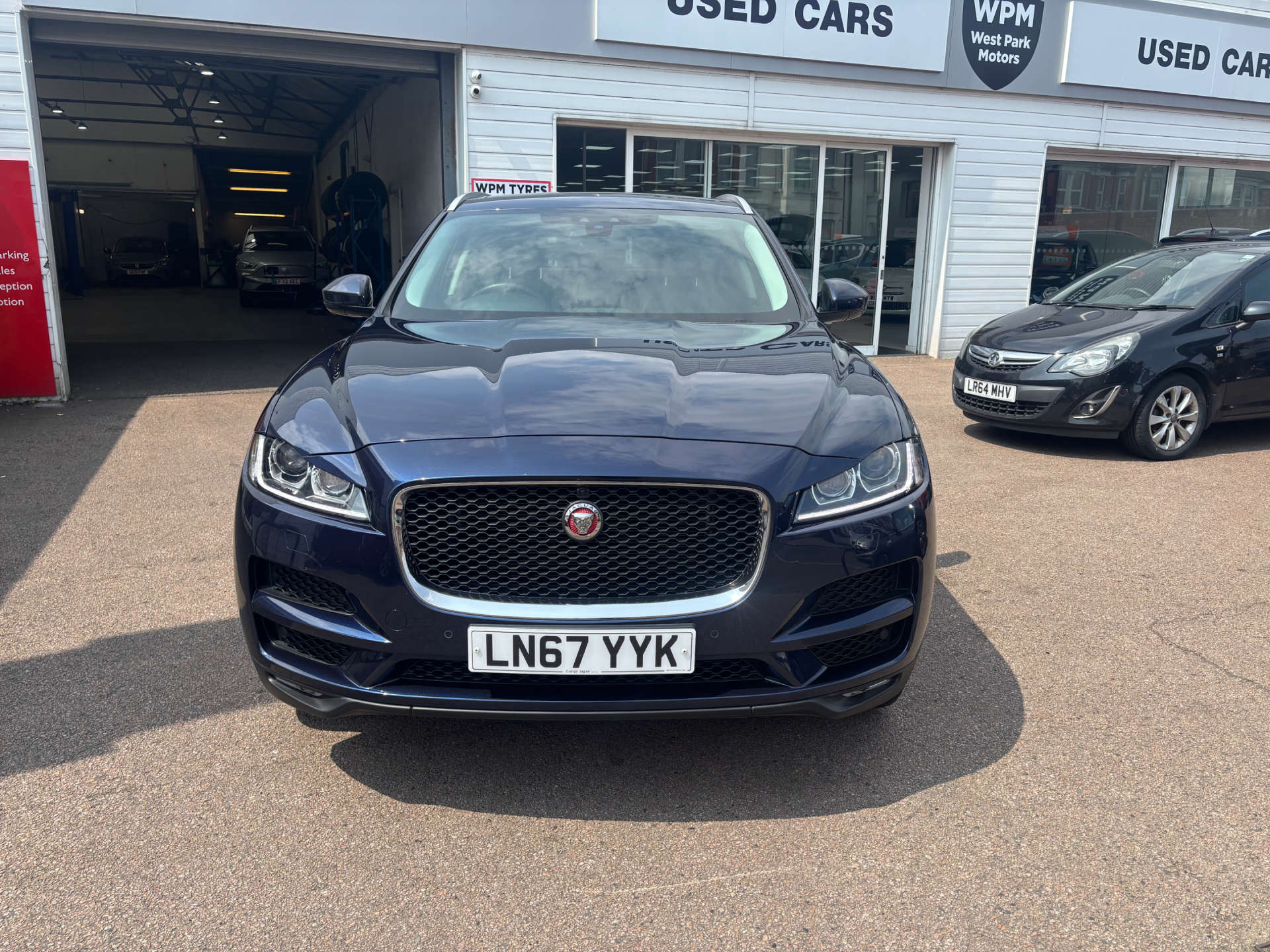 JAGUAR F-PACE 2.0 F-PACE Portfolio AWD D Auto 4WD 5dr #9