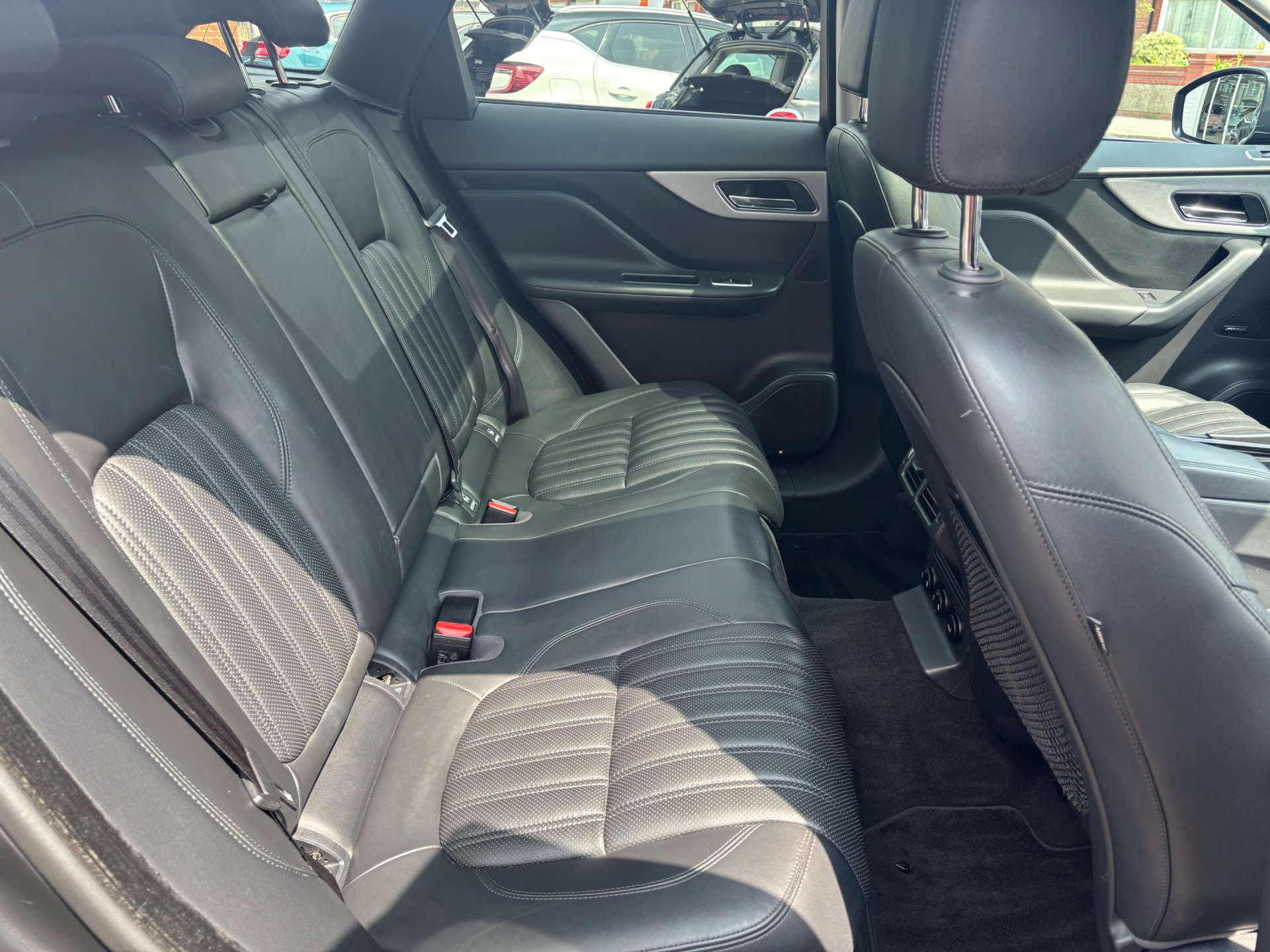 JAGUAR F-PACE 2.0 F-PACE Portfolio AWD D Auto 4WD 5dr #16