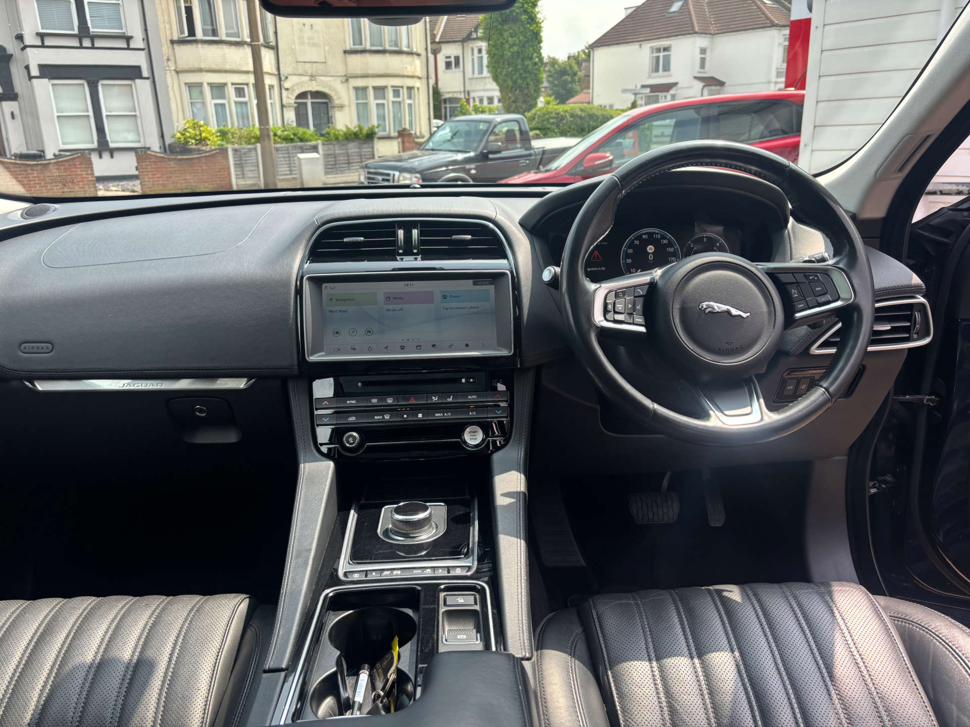 JAGUAR F-PACE 2.0 F-PACE Portfolio AWD D Auto 4WD 5dr #18