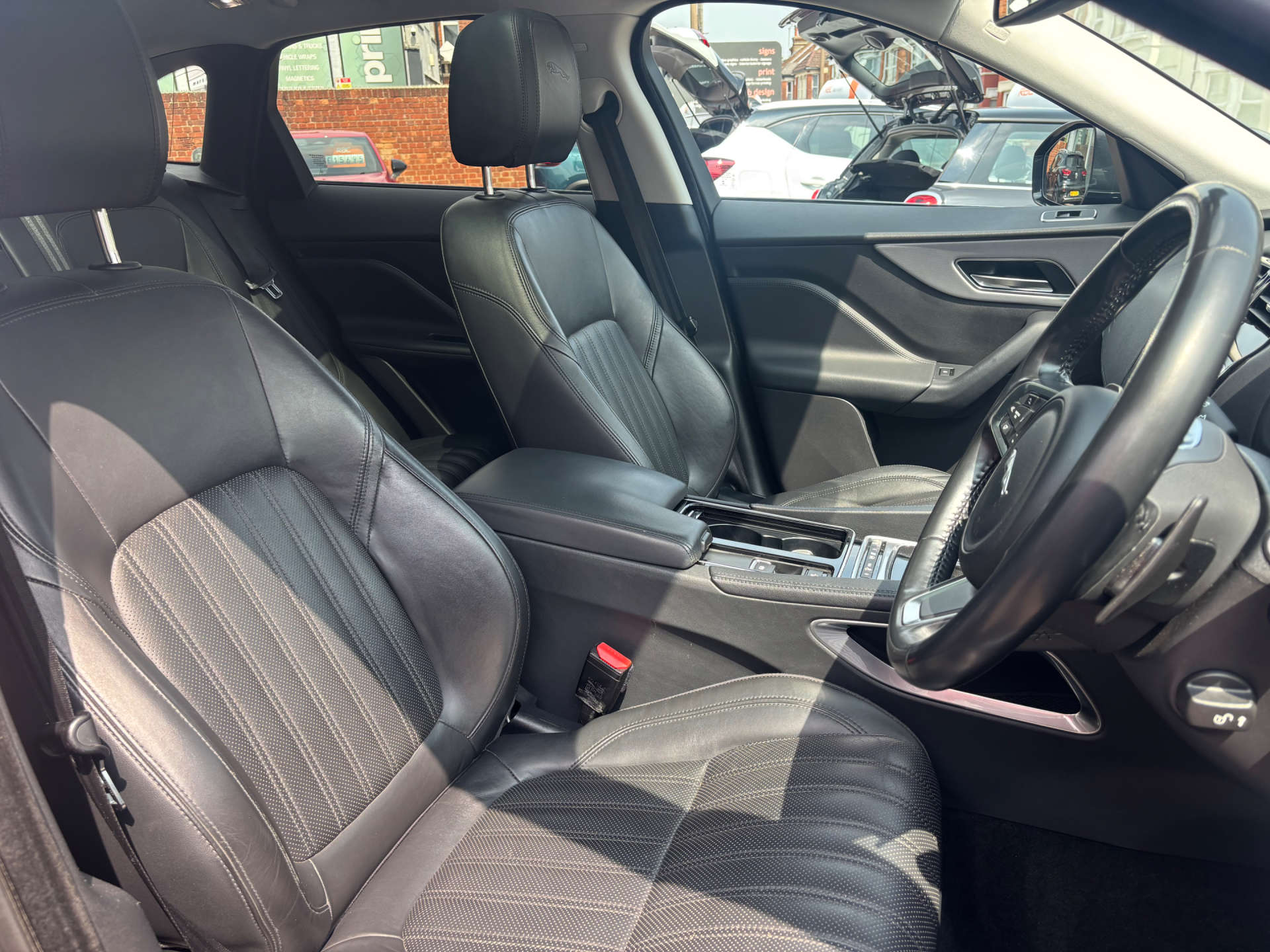 JAGUAR F-PACE 2.0 F-PACE Portfolio AWD D Auto 4WD 5dr #19