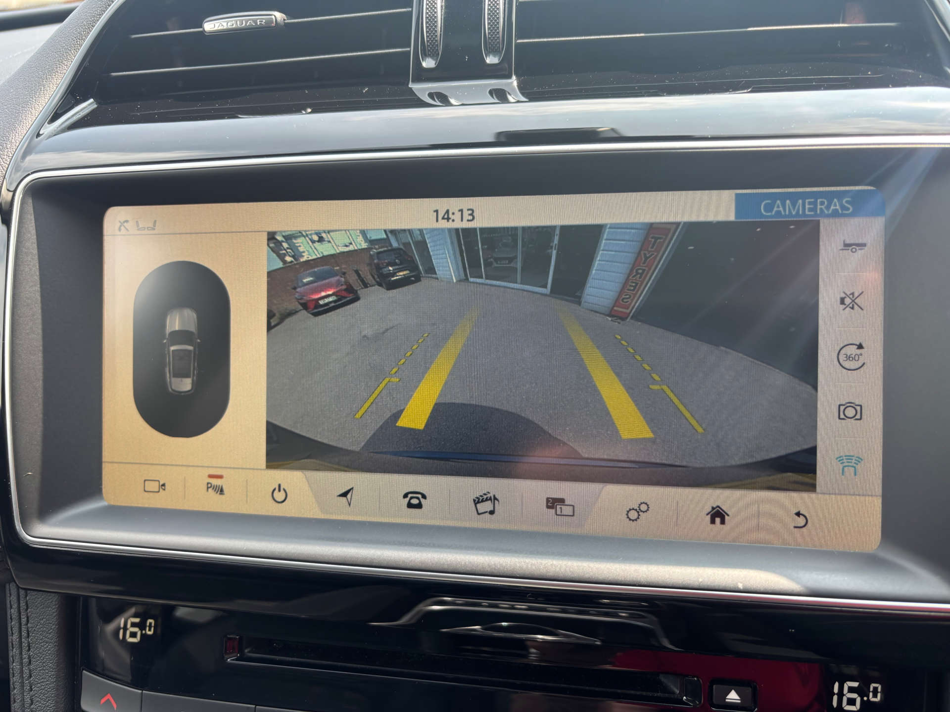 JAGUAR F-PACE 2.0 F-PACE Portfolio AWD D Auto 4WD 5dr #26