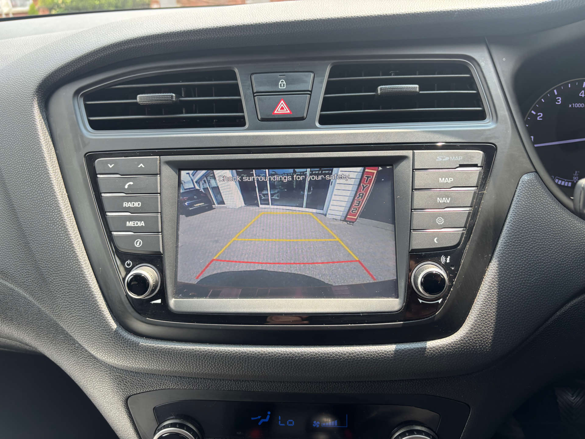 HYUNDAI I20 1.2 i20 Premium Nav MPI 5dr #24