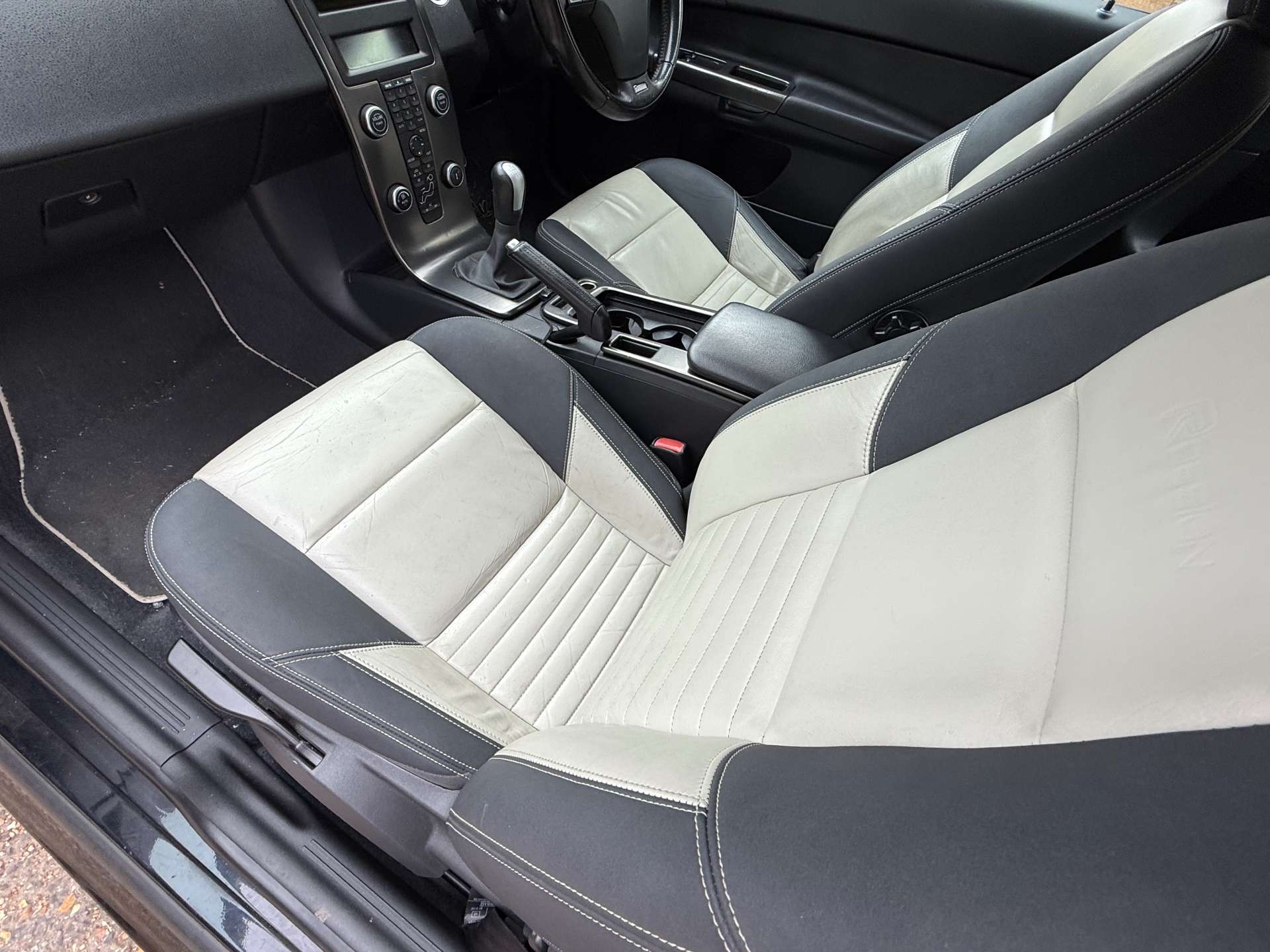 VOLVO C30 2.0 C30 R-Design SE D 3dr