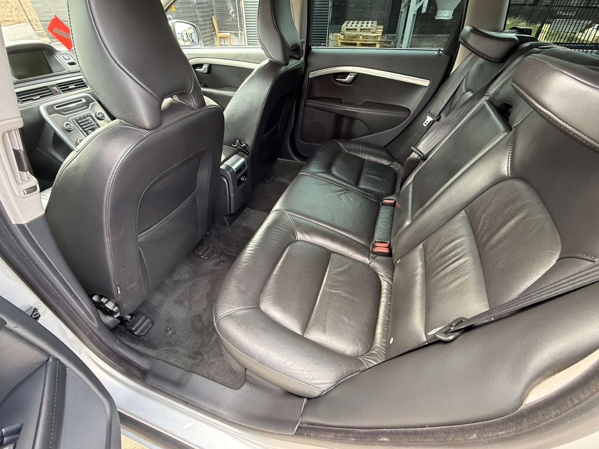 VOLVO V70 2.0 V70 SE Luxury D3 Auto 5dr #2